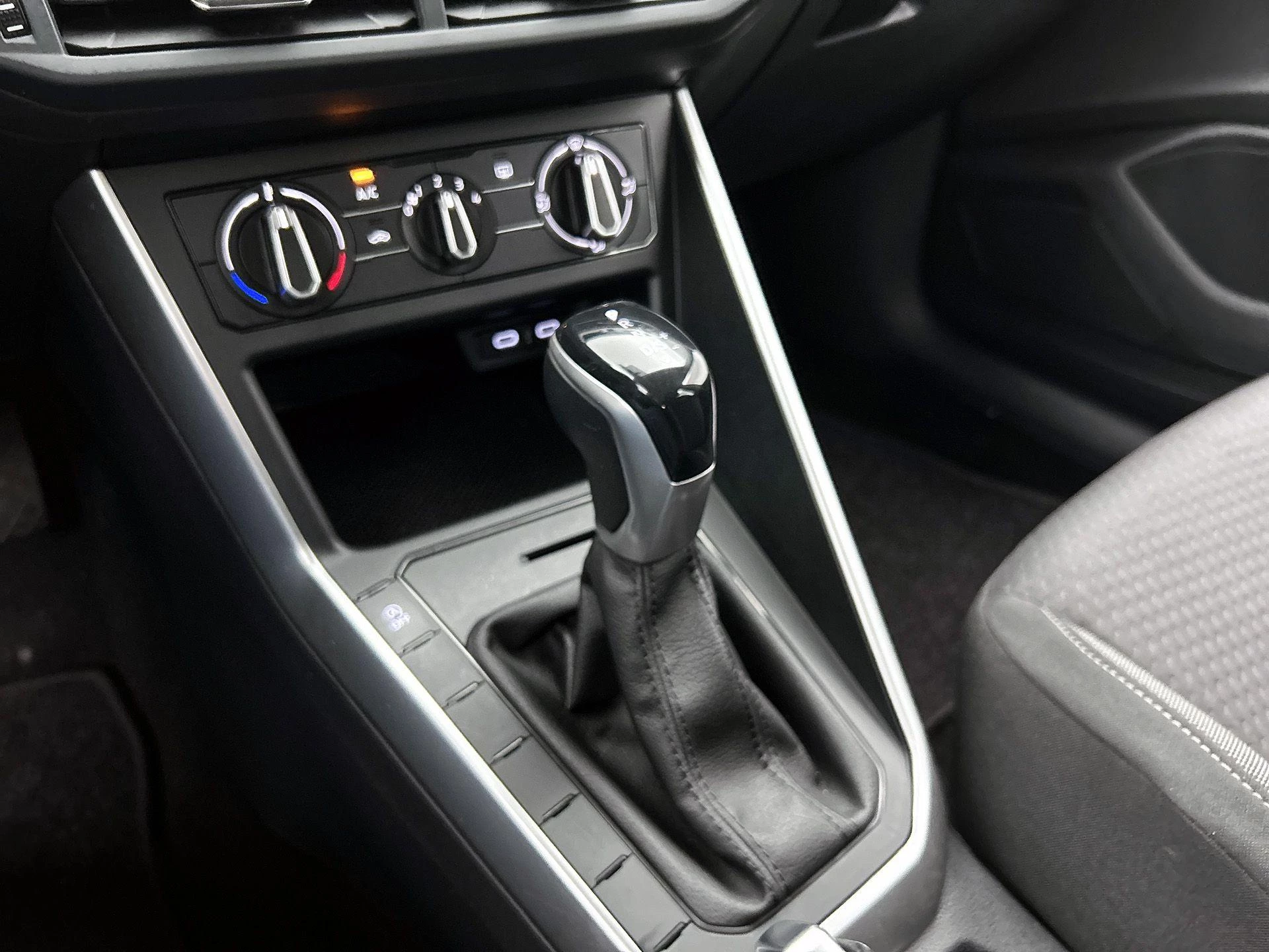Volkswagen-Polo-image-24