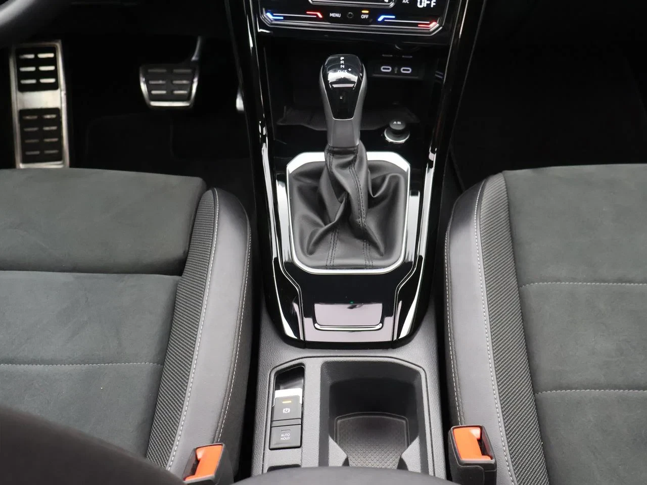 Volkswagen-T-Roc-image-16