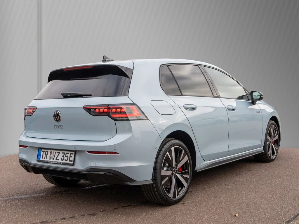 Volkswagen-Golf-image-3