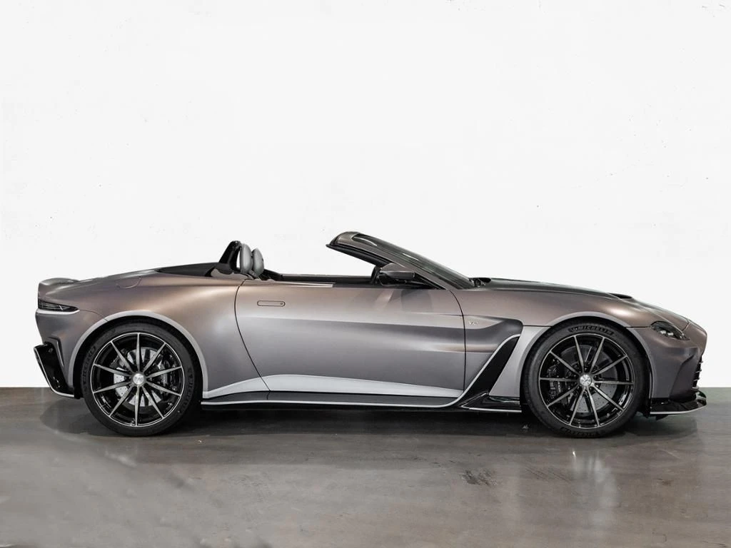 Aston Martin-V12 Vantage-image-14
