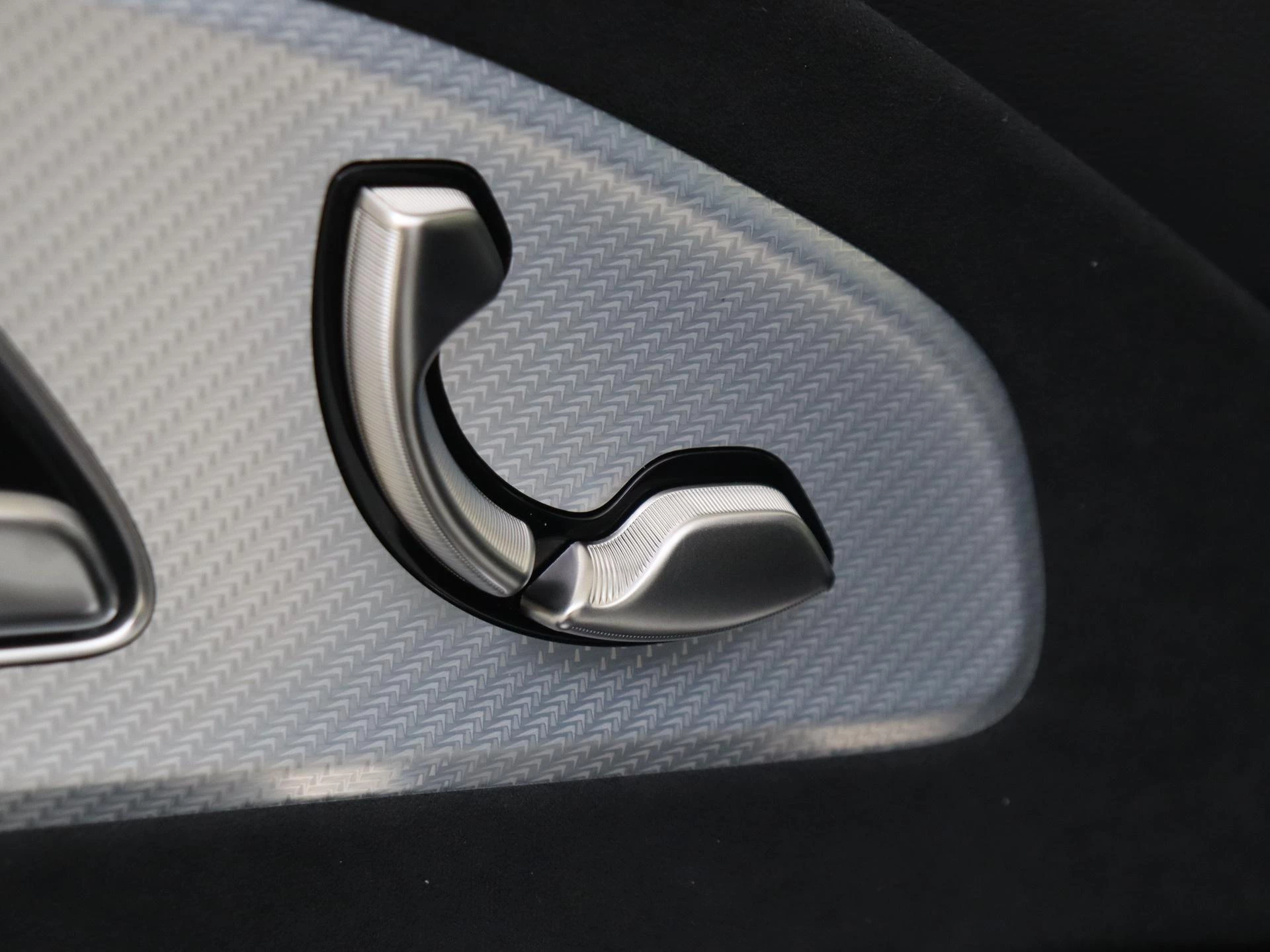 Mercedes-Benz-CLA-image-25