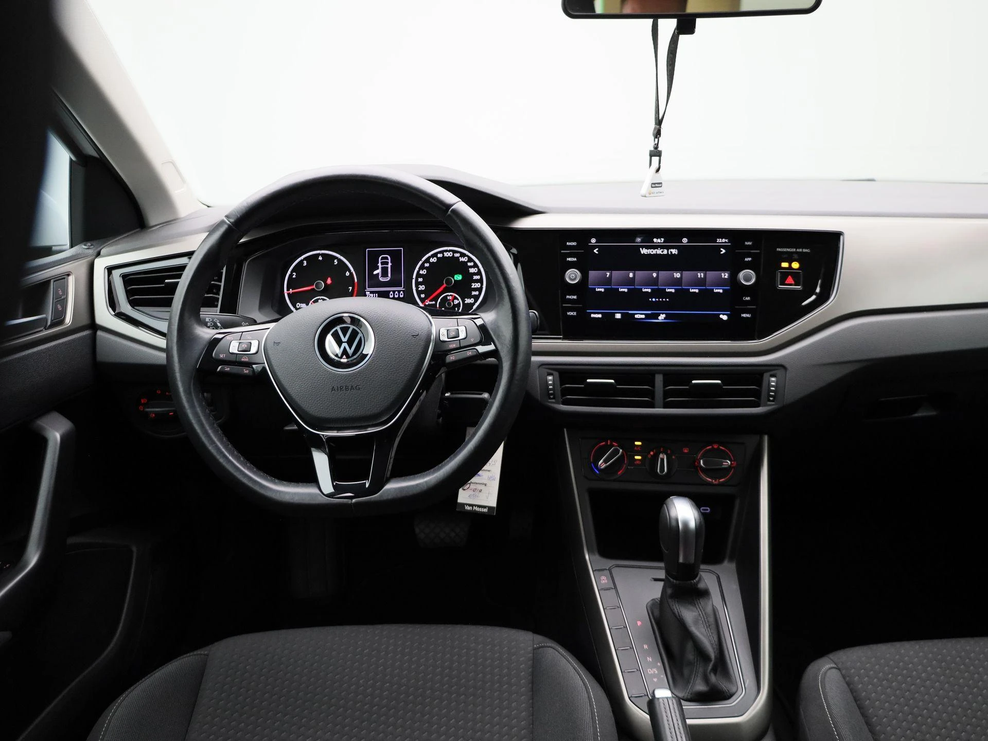 Volkswagen-Polo-image-6