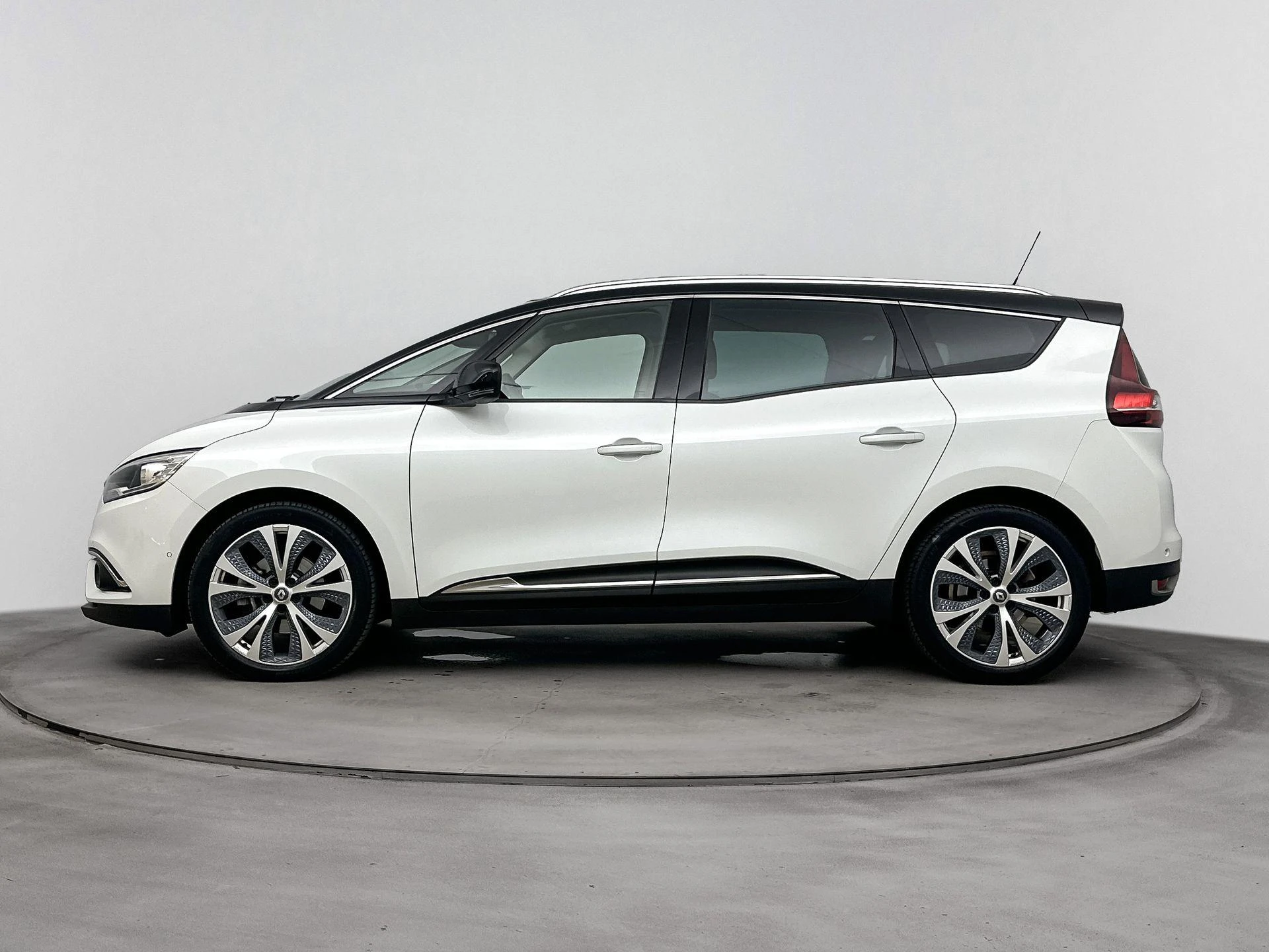 Renault-Grand Scénic-image-1