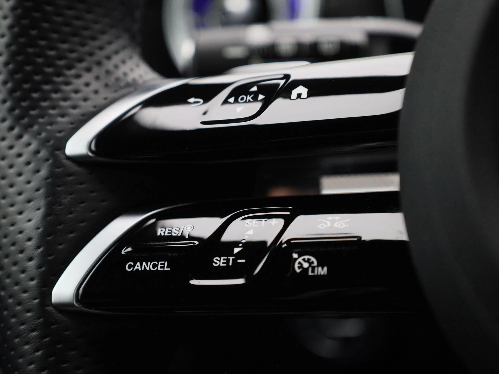 Mercedes-Benz-C-Klasse-image-17