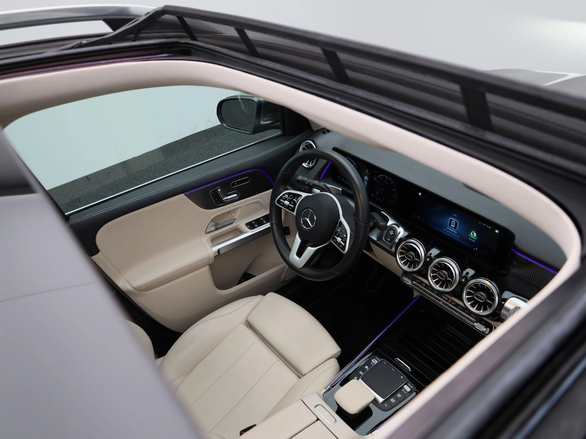 Mercedes-Benz-GLB-image-40
