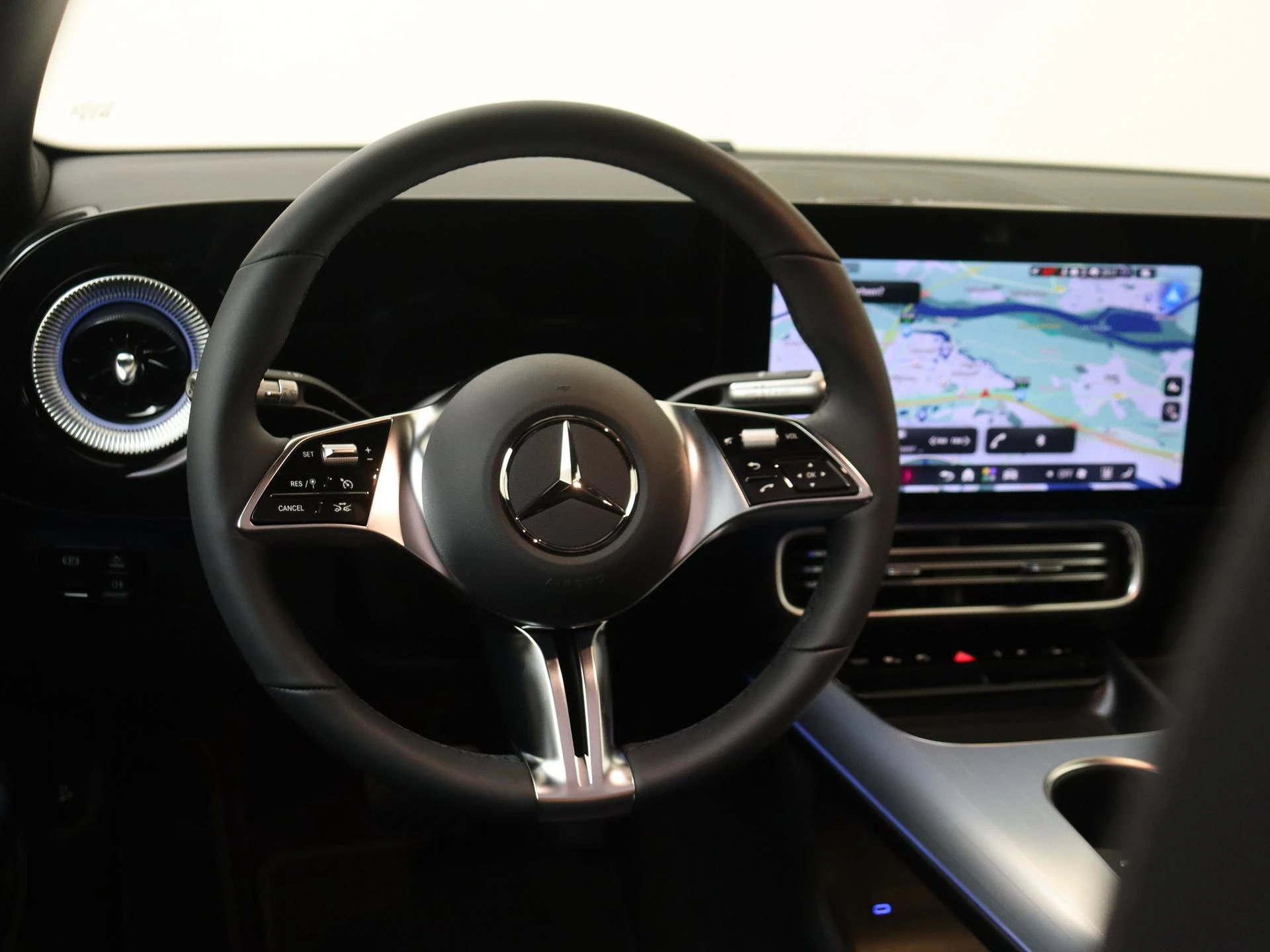 Mercedes-Benz-CLA-image-9