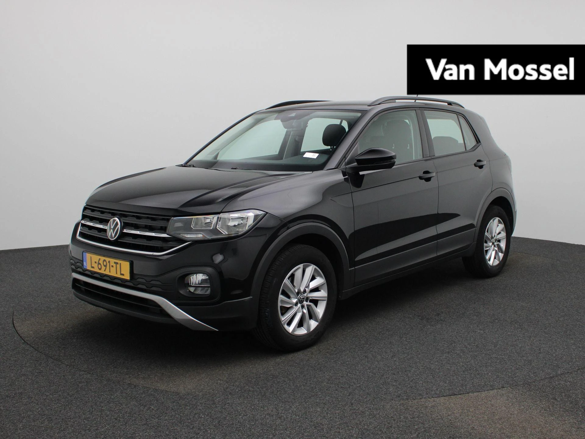 Volkswagen-T-Cross-image-0