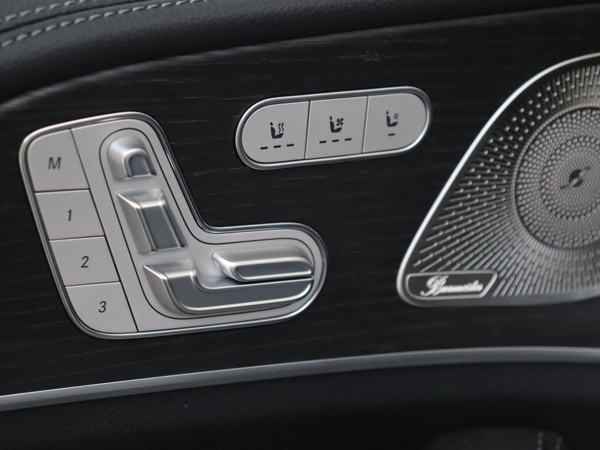 Mercedes-Benz-GLE-image-25