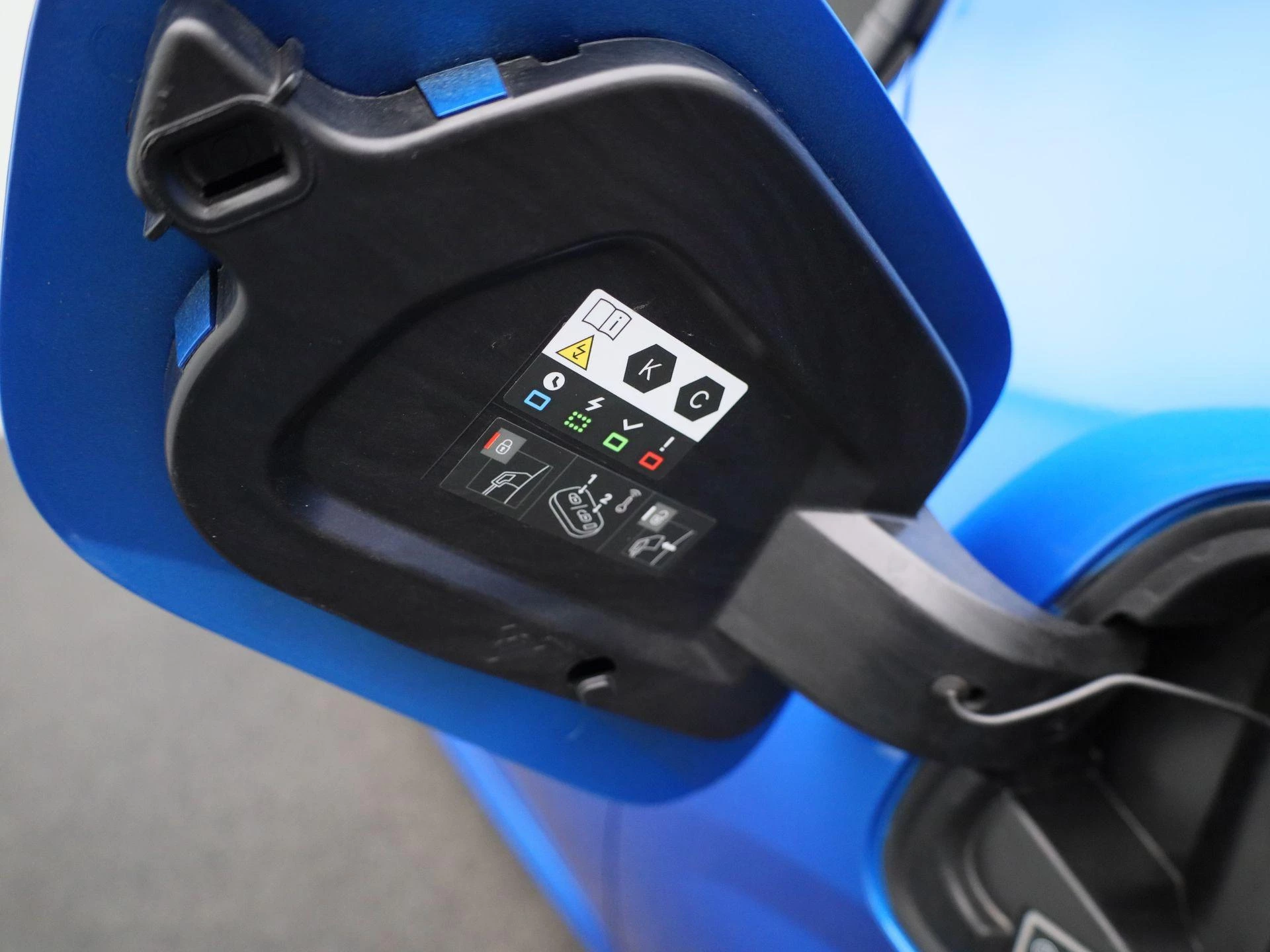 Peugeot-e-208-image-14