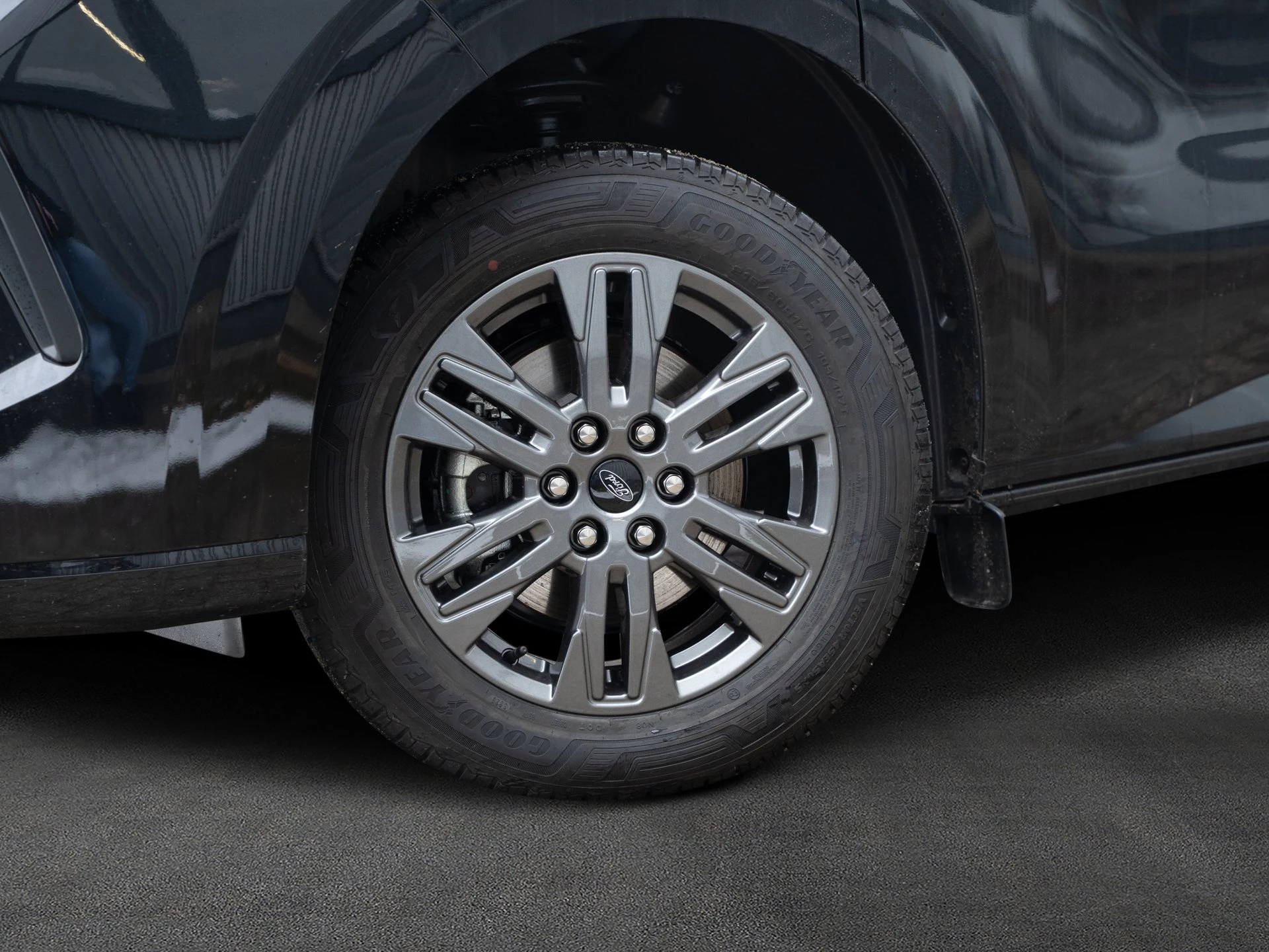 Ford Transit Custom Limited 2.0 EcoBlue 125kW 320 L2 Auto Turnier. 4-türig