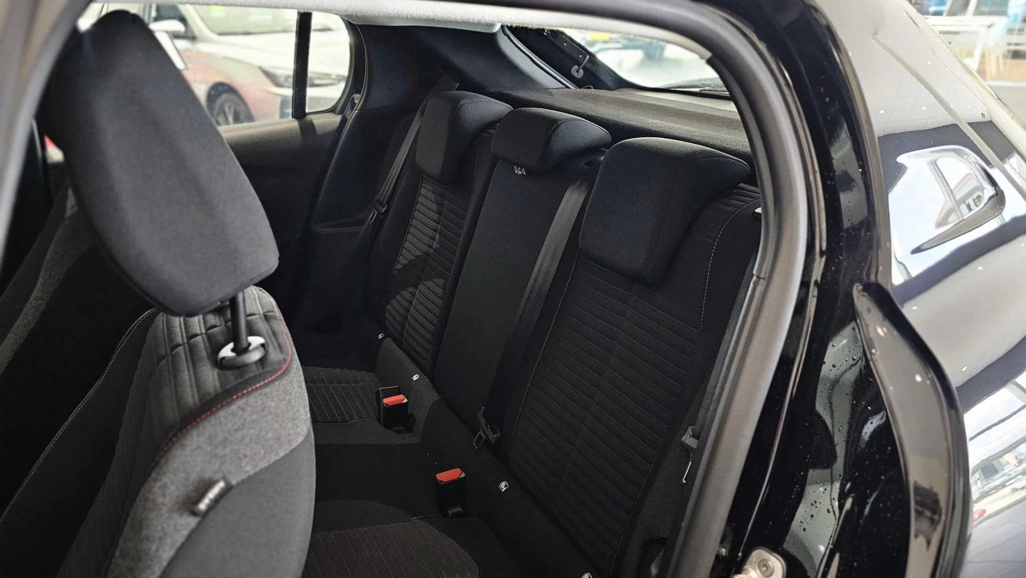 Peugeot-208-image-8