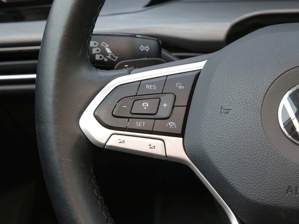 Volkswagen-Golf-image-16