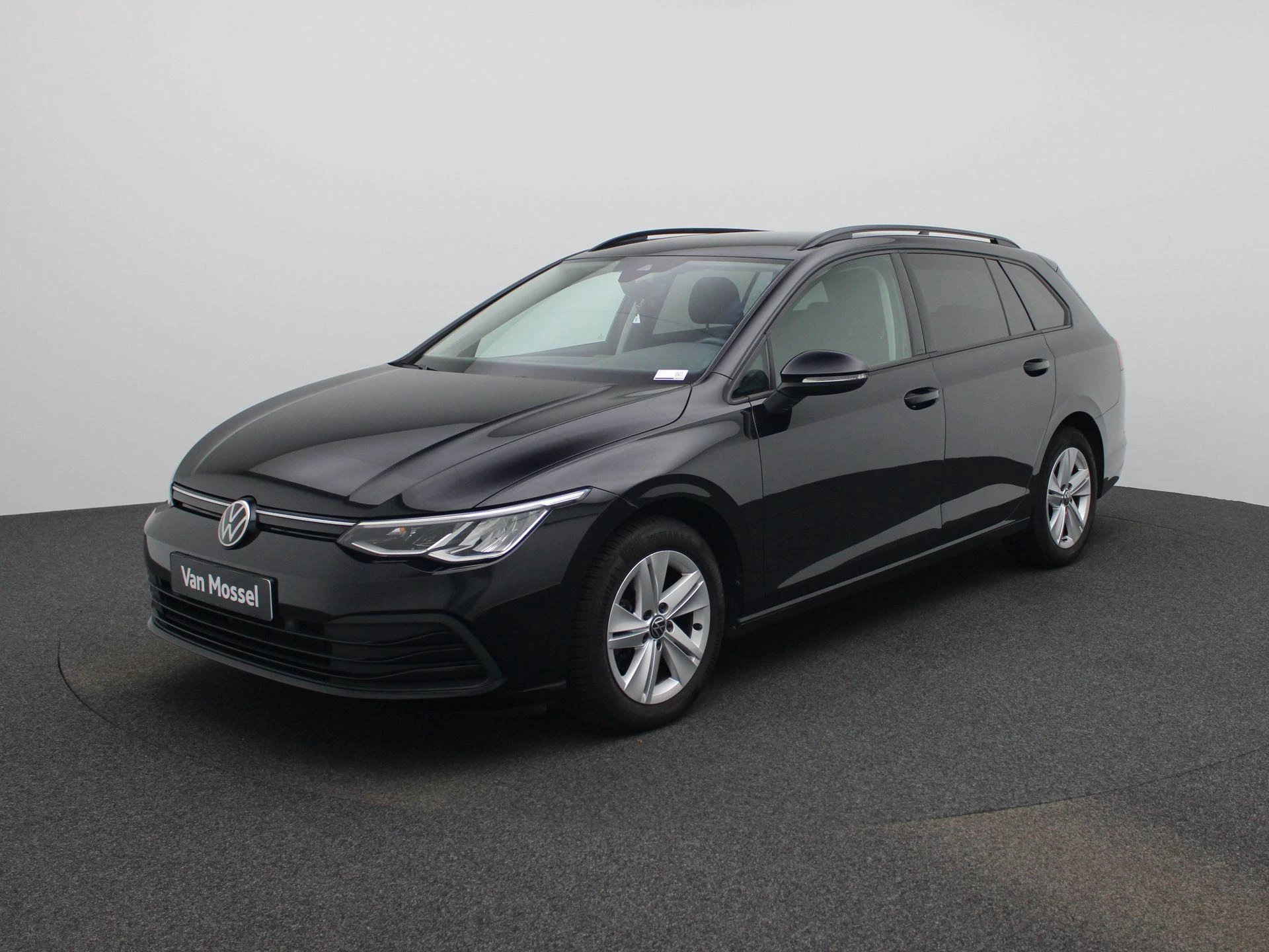 Volkswagen-Golf-image-0