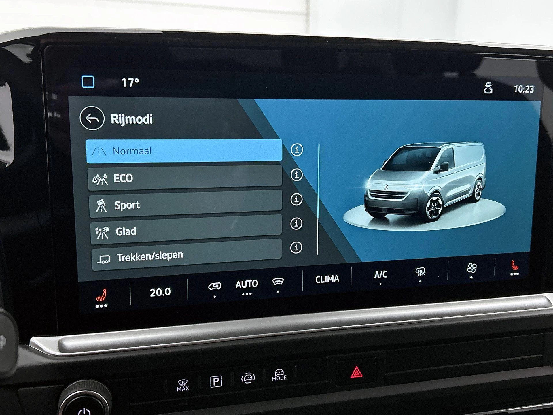 Volkswagen-e-Transporter-image-12