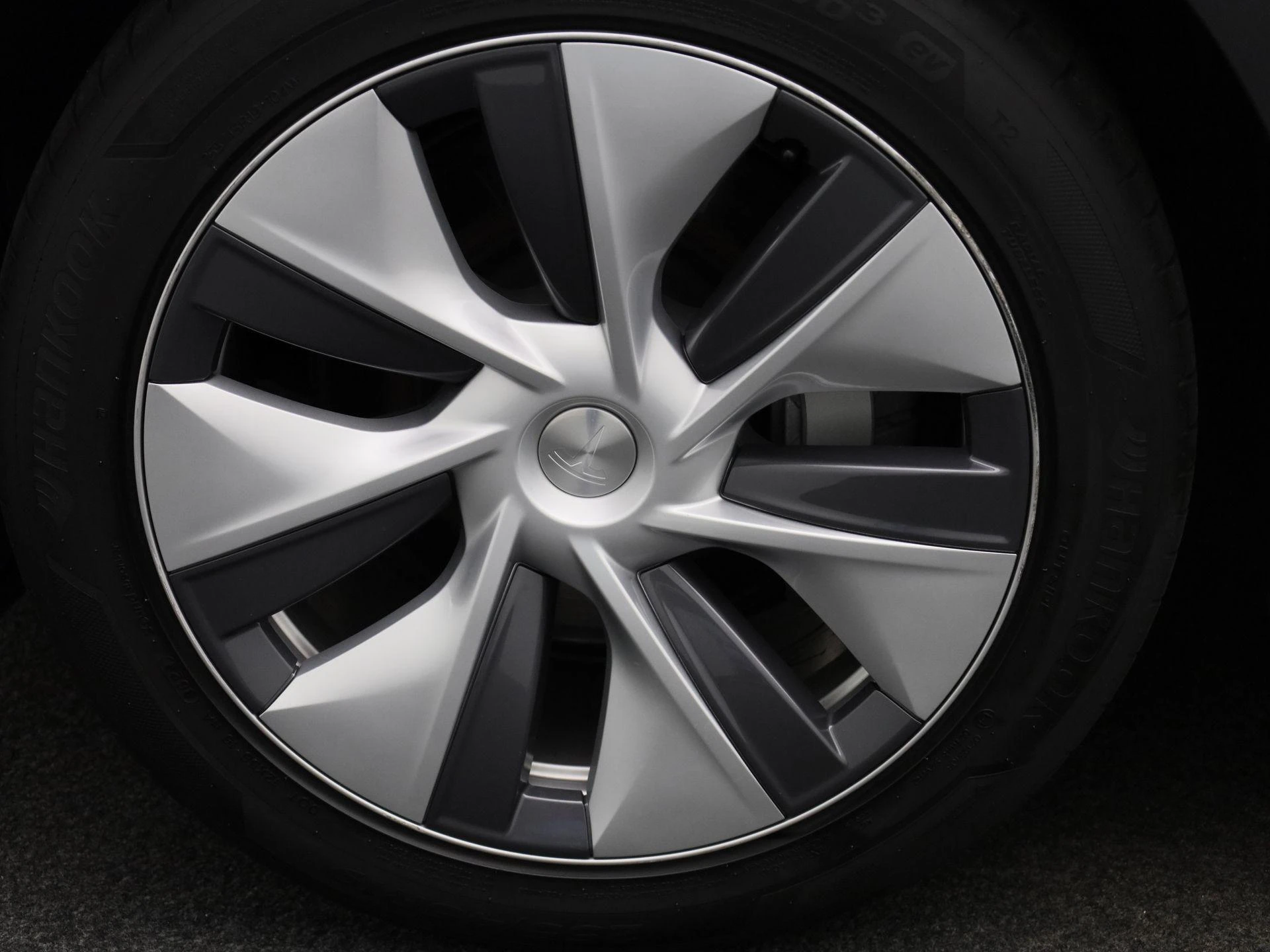 Tesla-Model Y-image-13