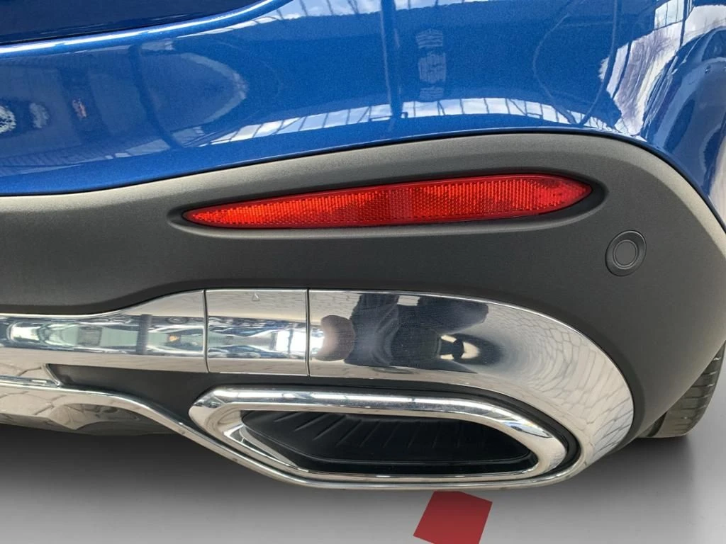 Mercedes-Benz-GLC 300-image-12