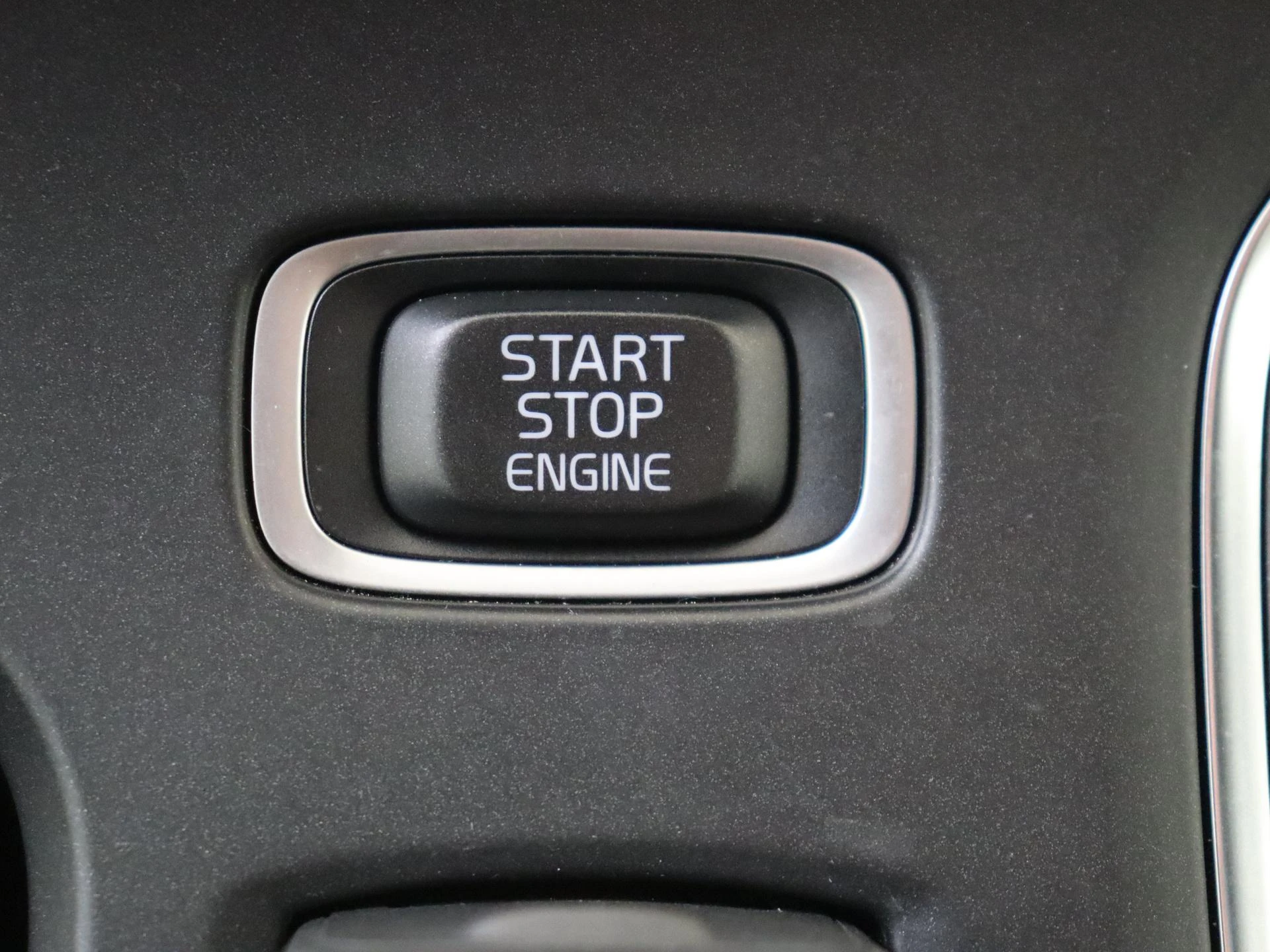 Volvo-V40-image-21