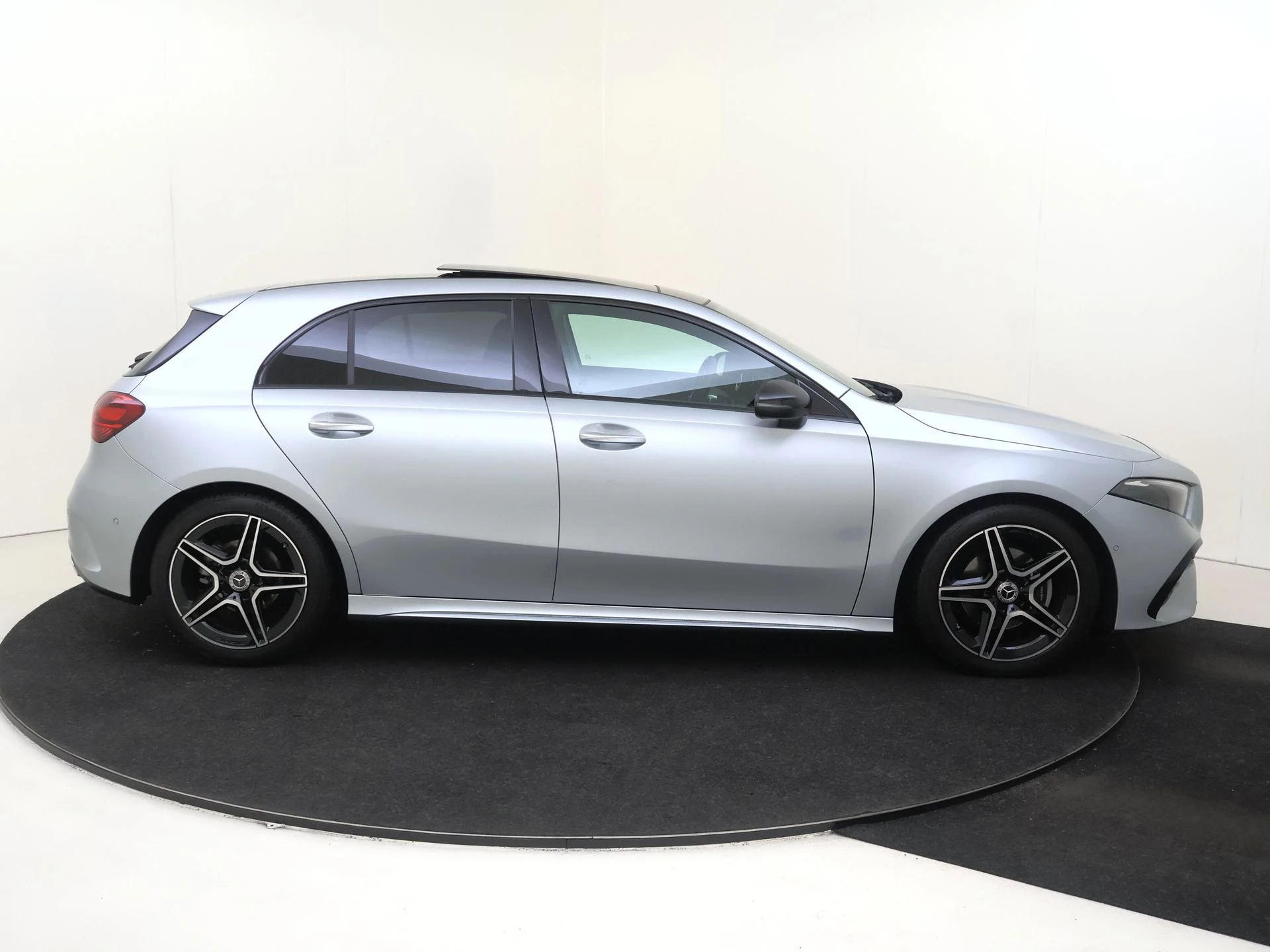 Mercedes-Benz-A-Klasse-image-8