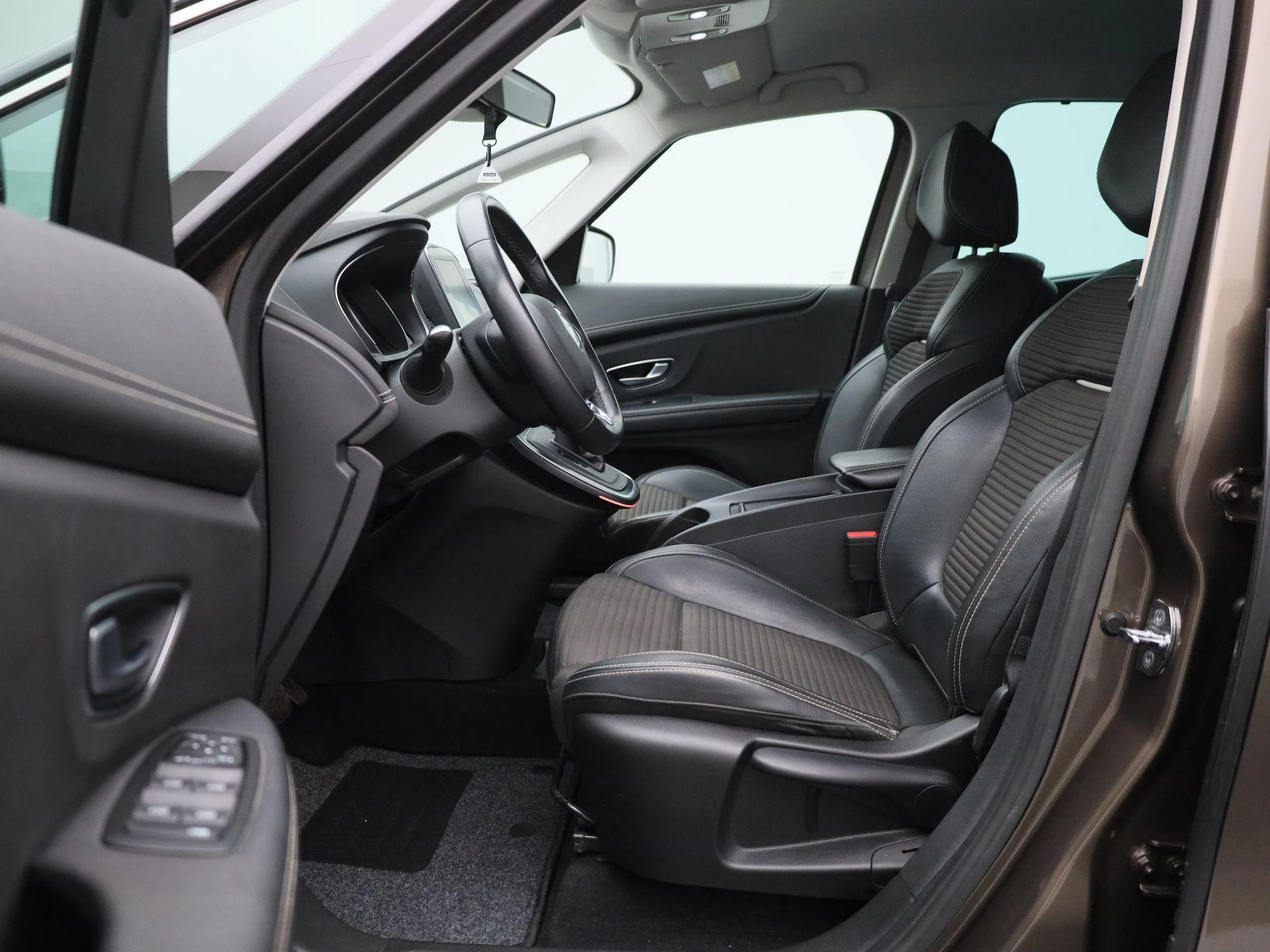 Renault-Grand Scénic-image-10