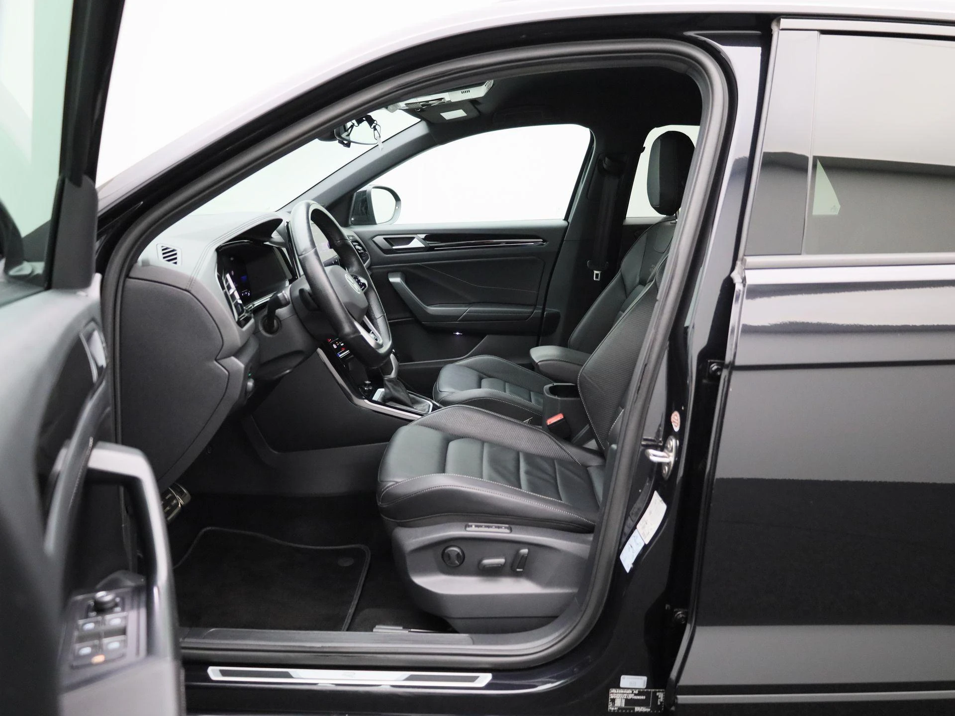 Volkswagen-T-Roc-image-10
