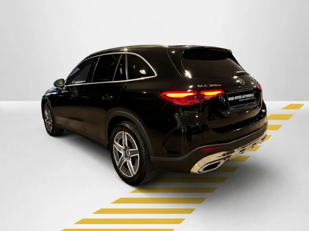 Mercedes-Benz-GLC 300 d-image-12