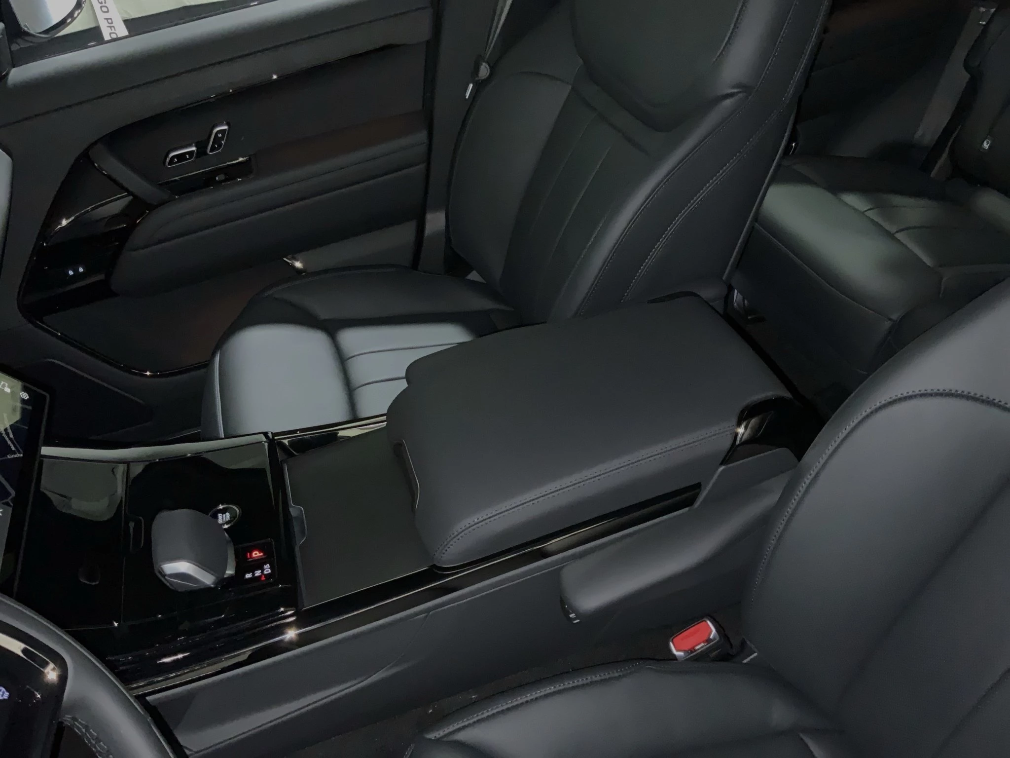 Land Rover Range Rover Sport AUTOBIOGRAPHY 3.0 P550e PHEV AWD Geländewagen. 405 kW. 5-türig