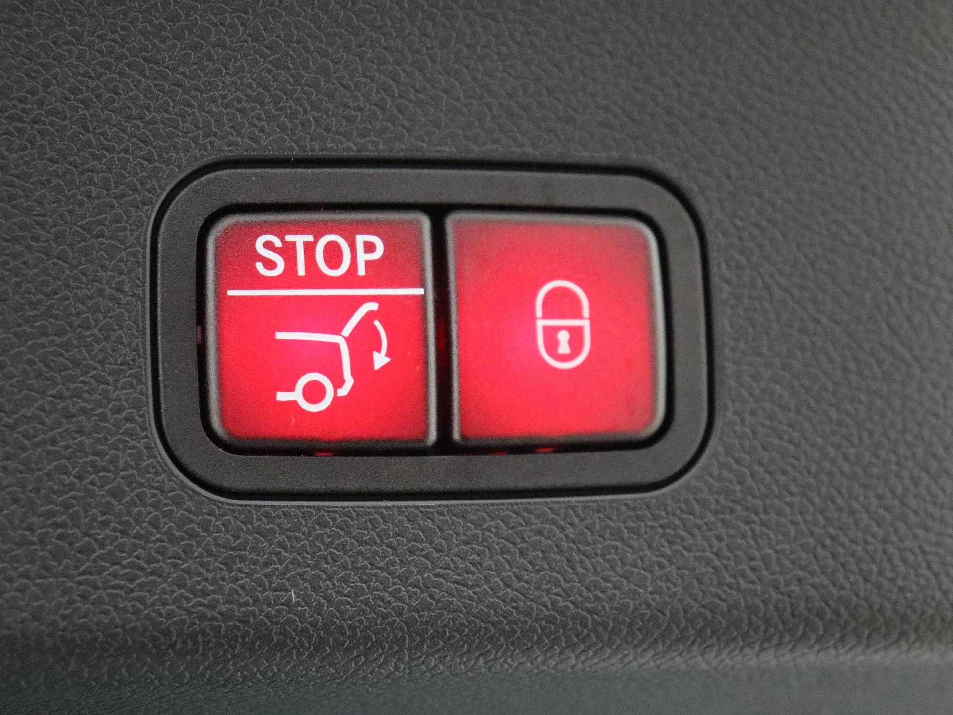 Mercedes-Benz-CLA-image-30