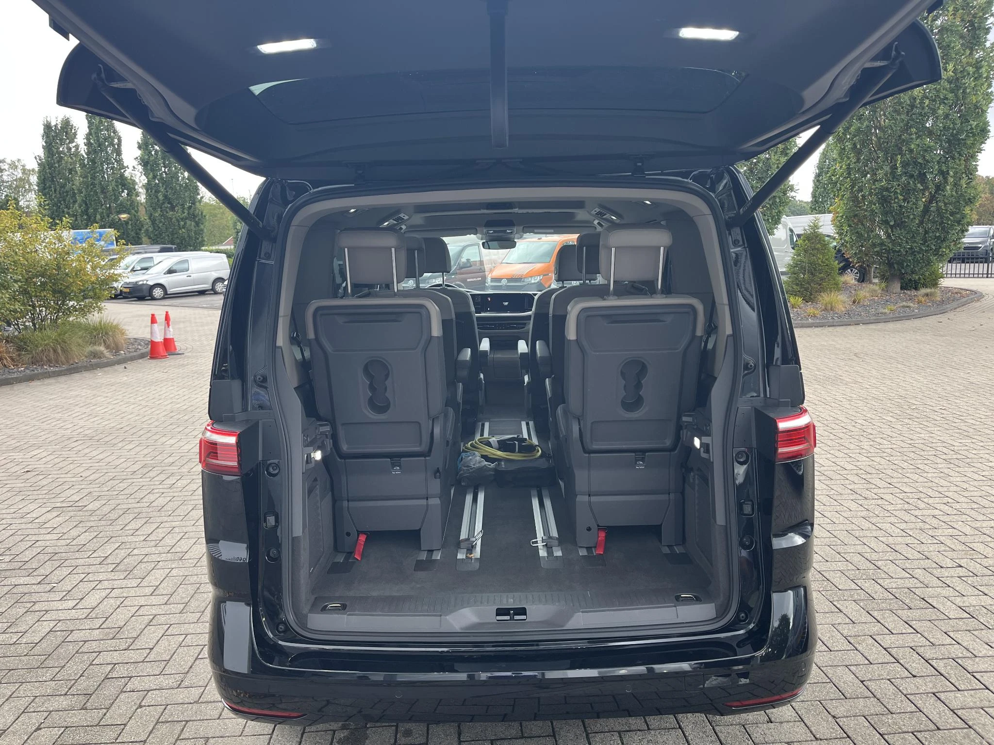 Volkswagen-Multivan-image-2