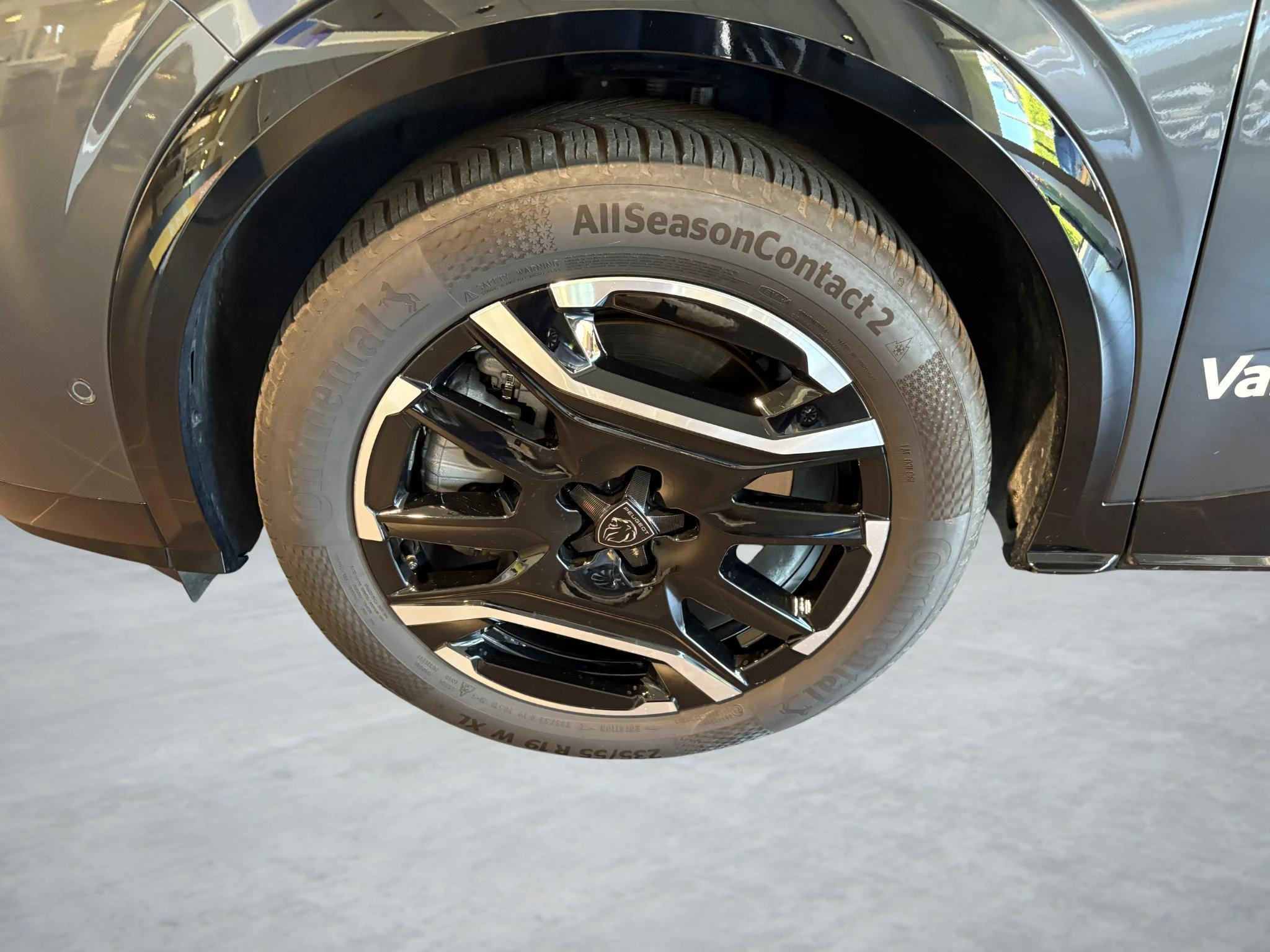 Peugeot-e-5008-image-8