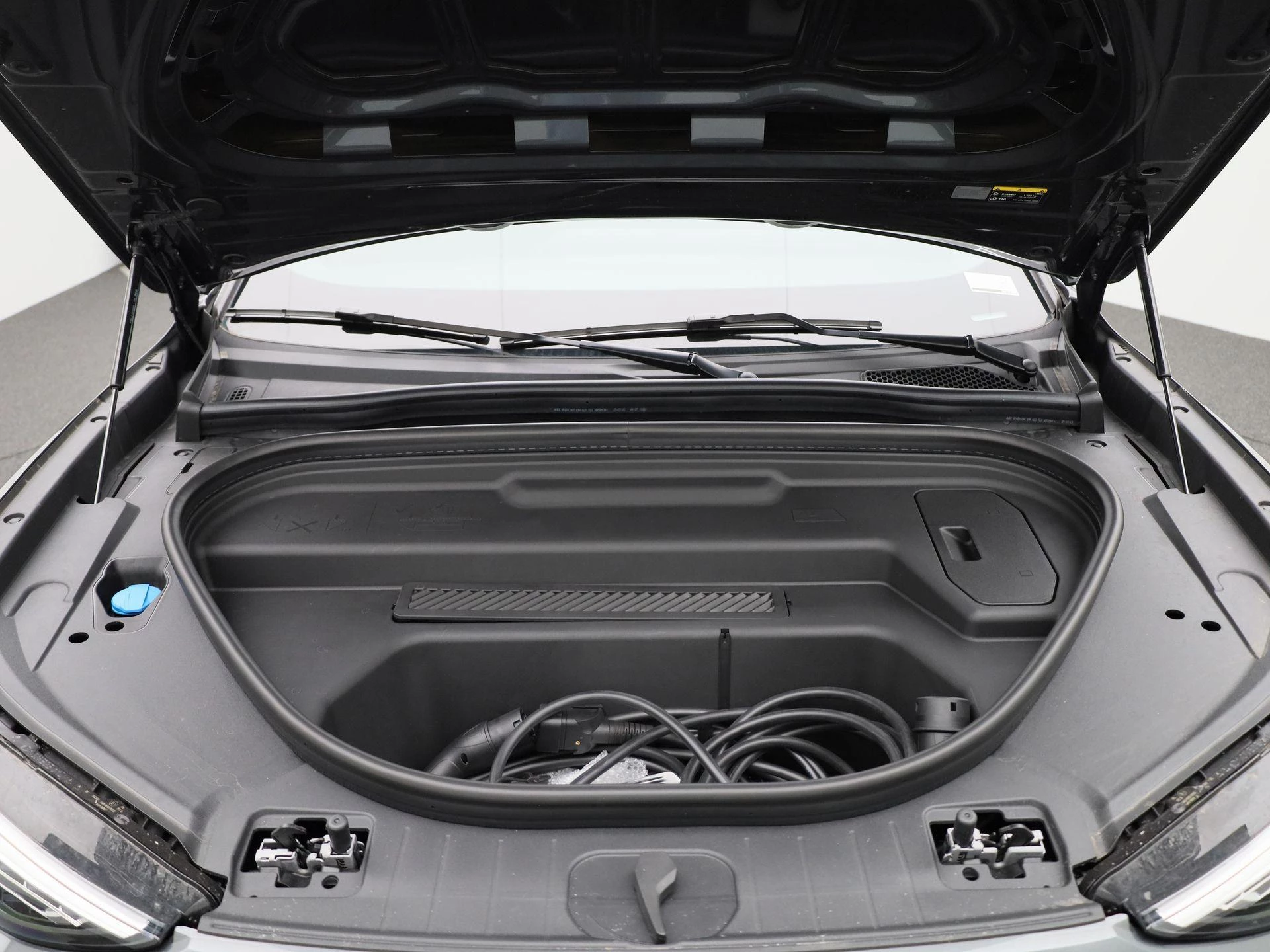 Audi-Q6 e-tron-image-50