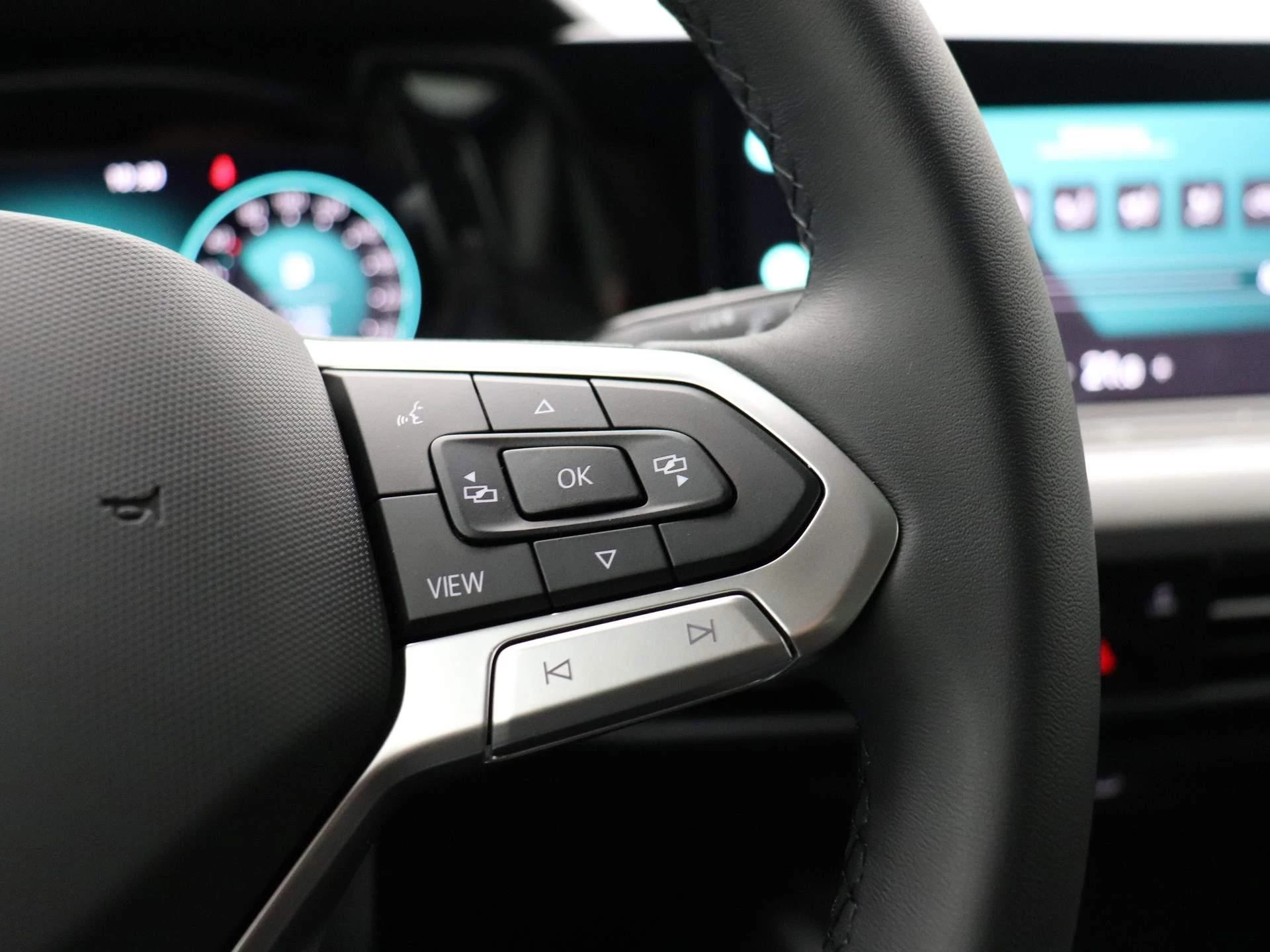 Volkswagen-Golf-image-23