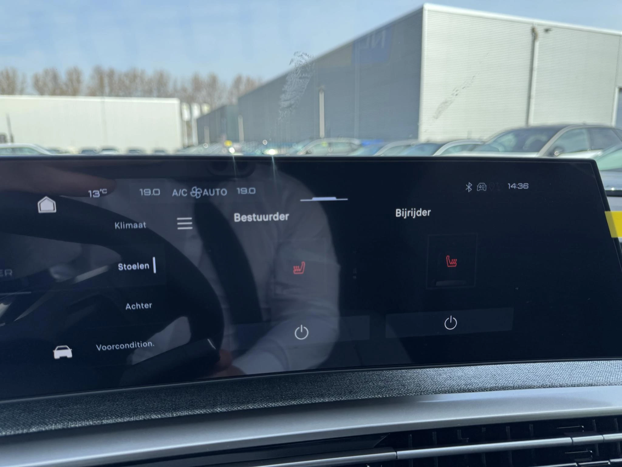 Peugeot-e-5008-image-21