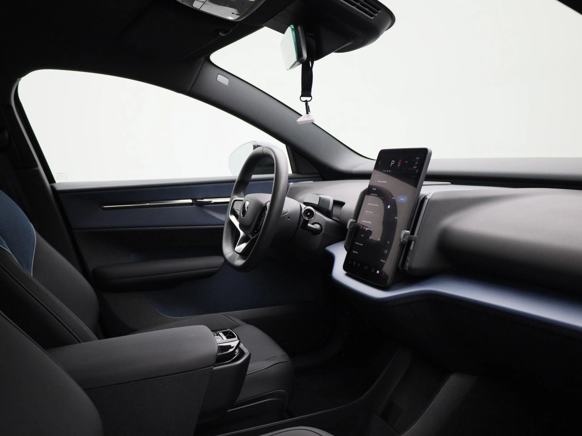 Volvo-EX30-image-28