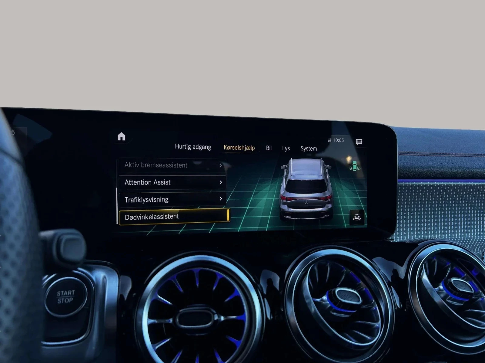 Mercedes-Benz-EQB-image-19