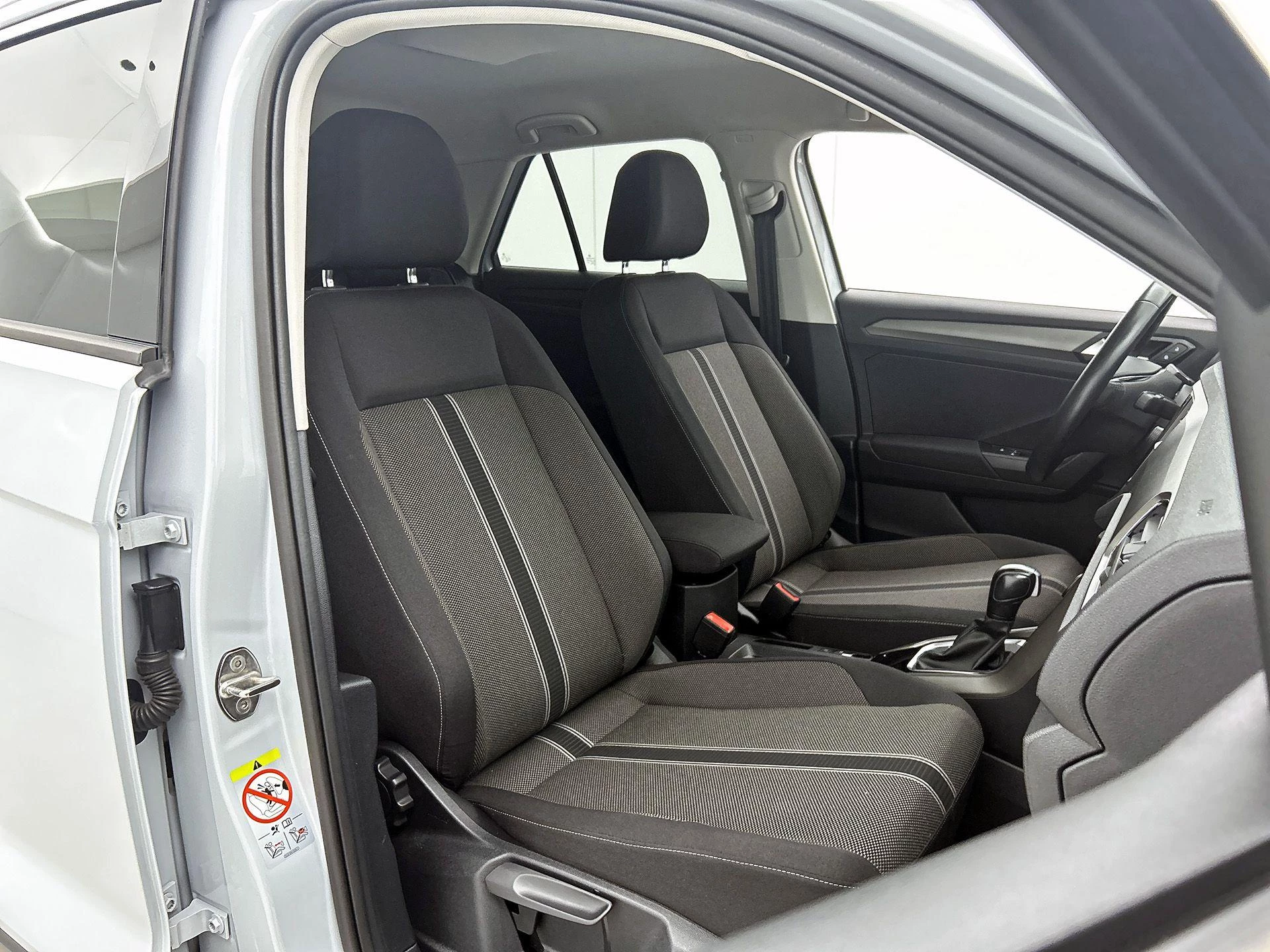 Volkswagen-T-Roc-image-37