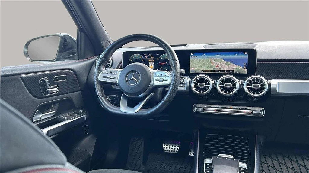 Mercedes-Benz-GLB-image-14