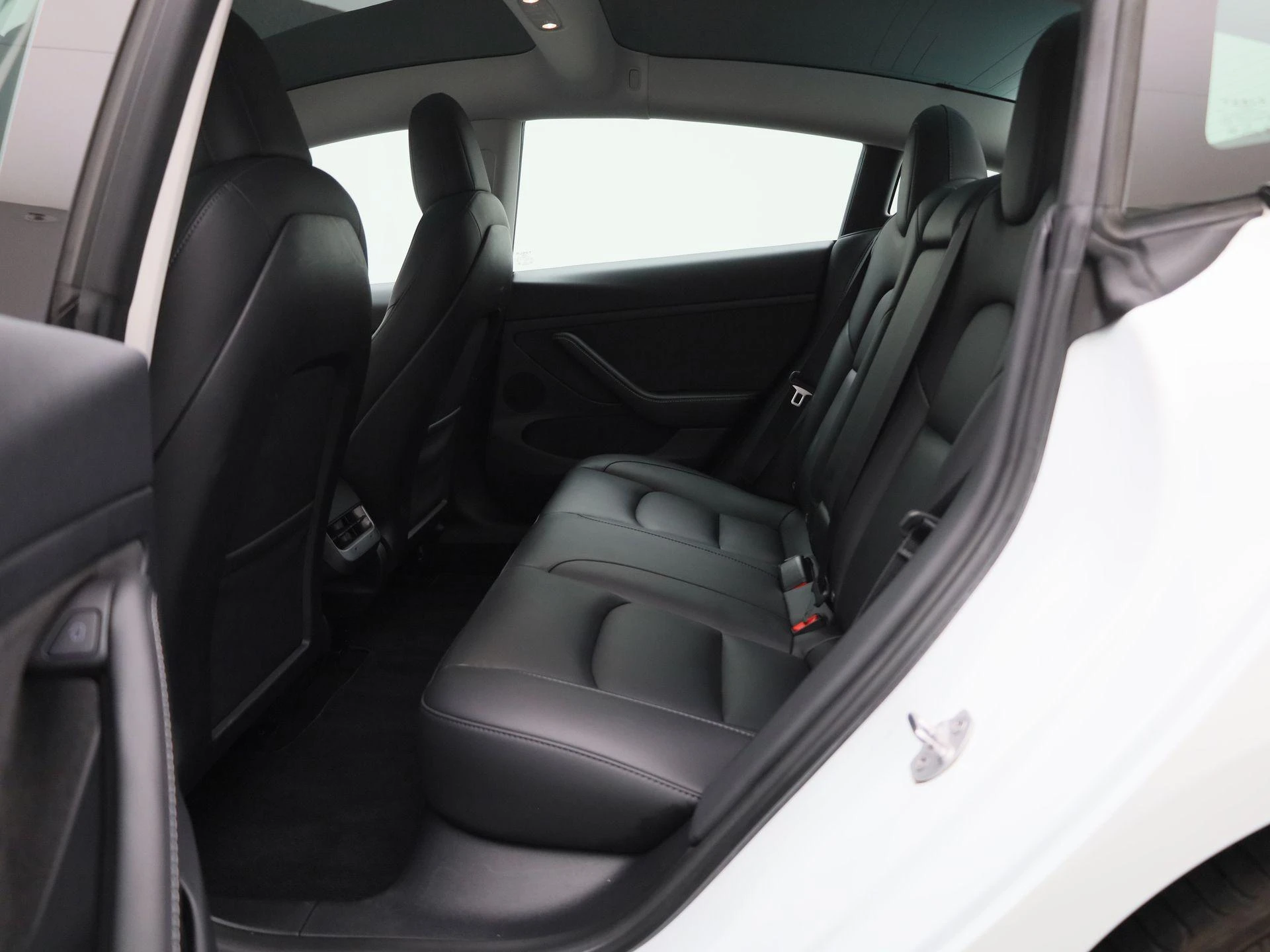 Tesla-Model 3-image-9