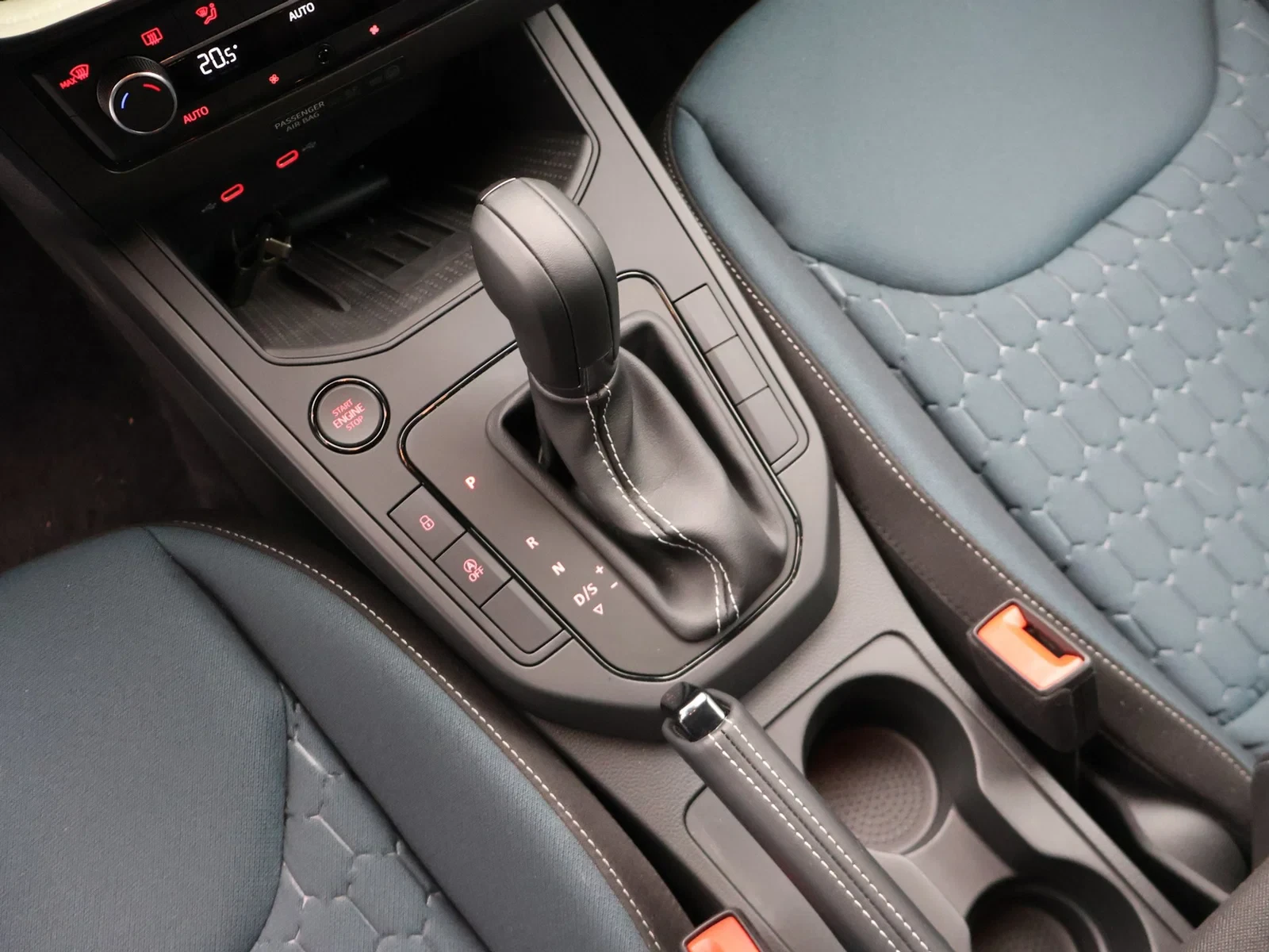 SEAT-Arona-image-12
