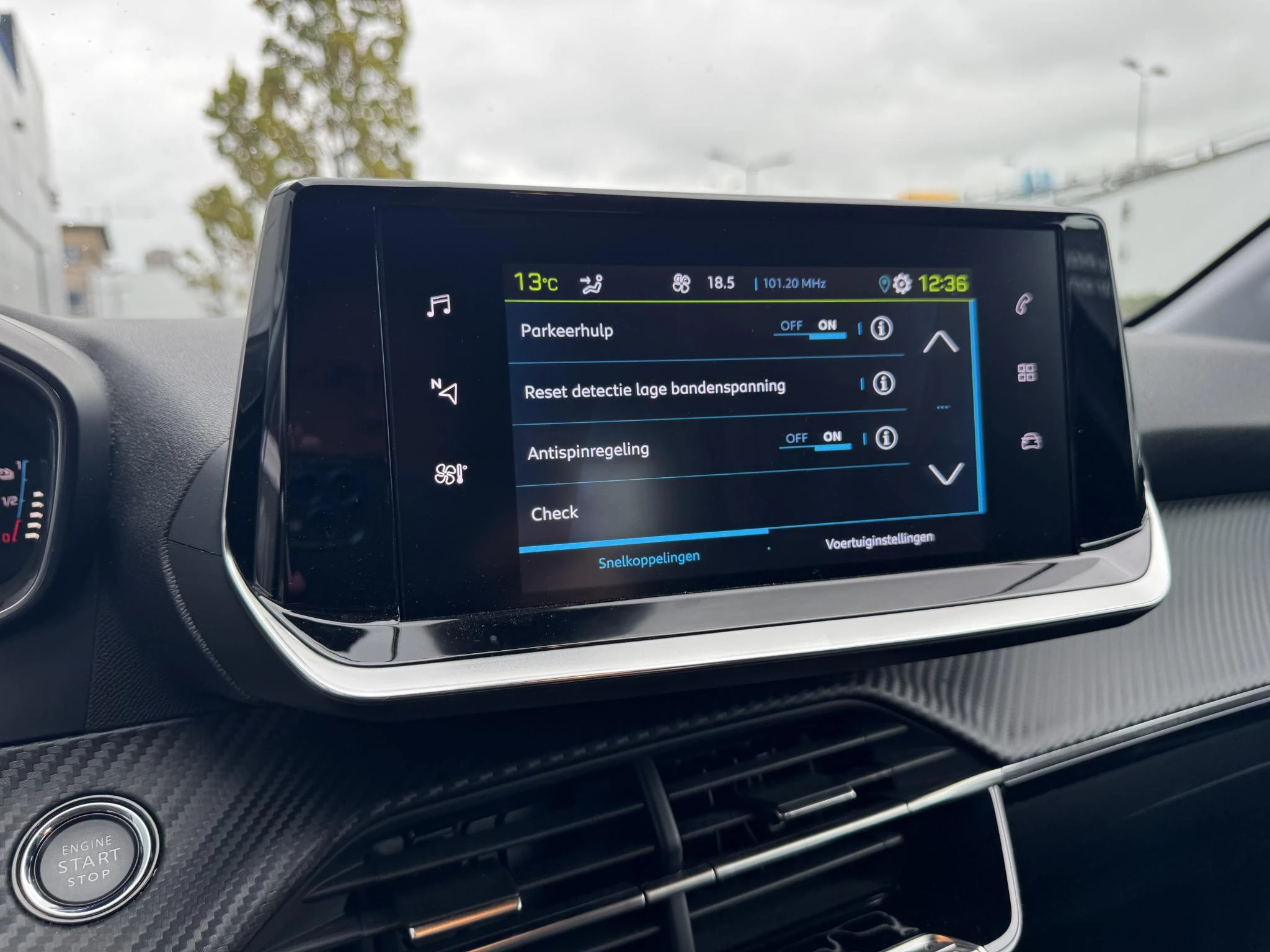 Peugeot-e-208-image-25