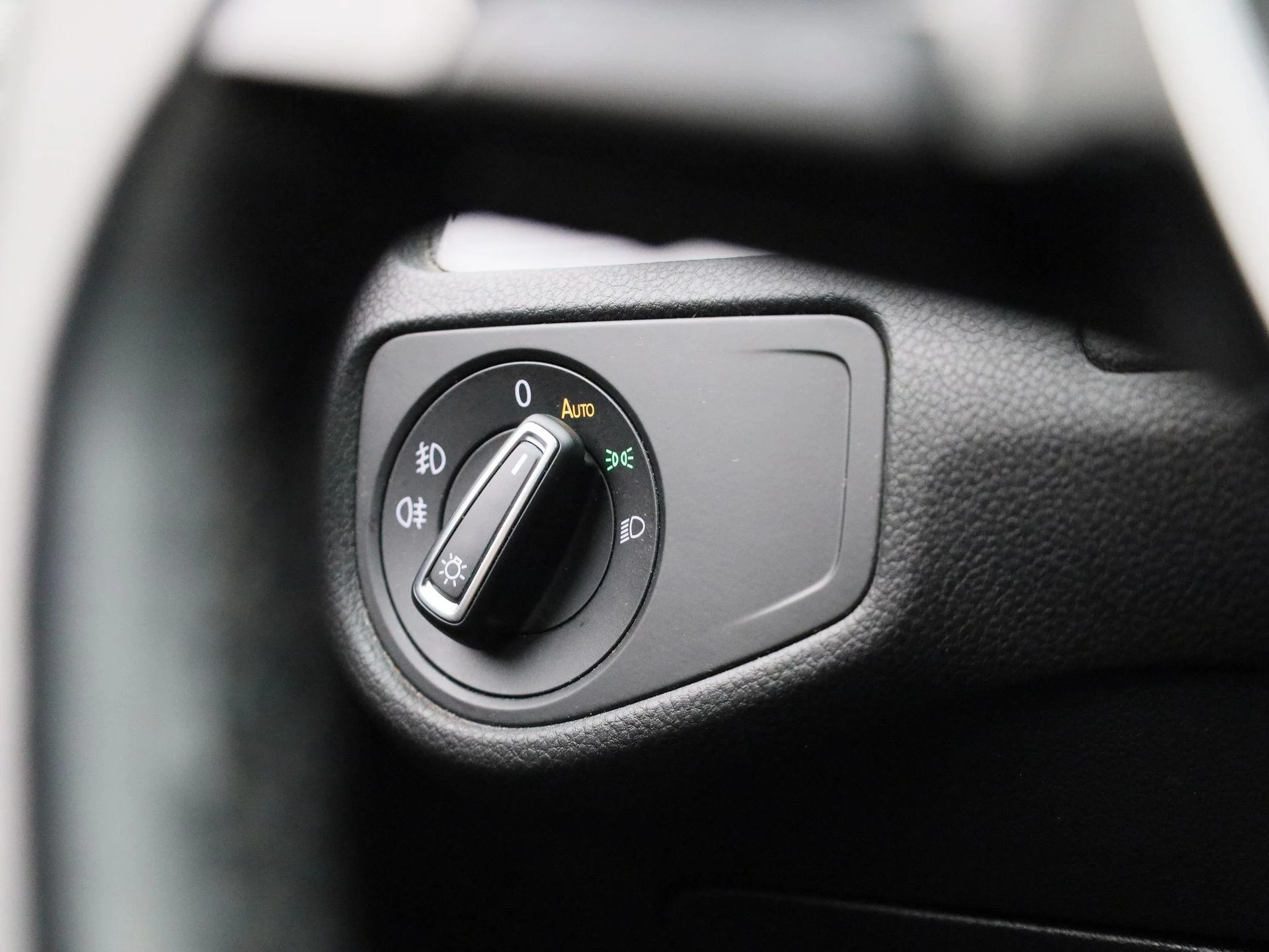 Volkswagen-Golf-image-18