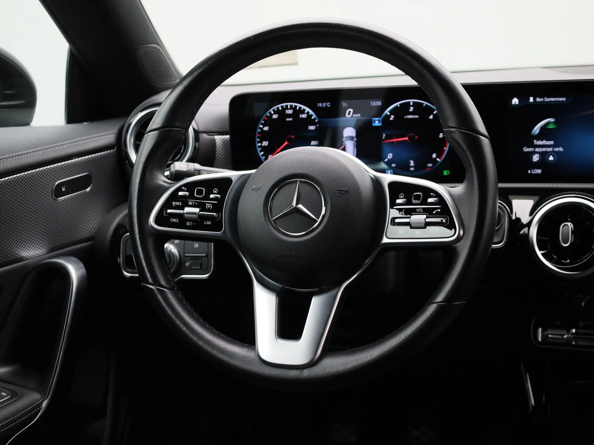 Mercedes-Benz-CLA-image-9
