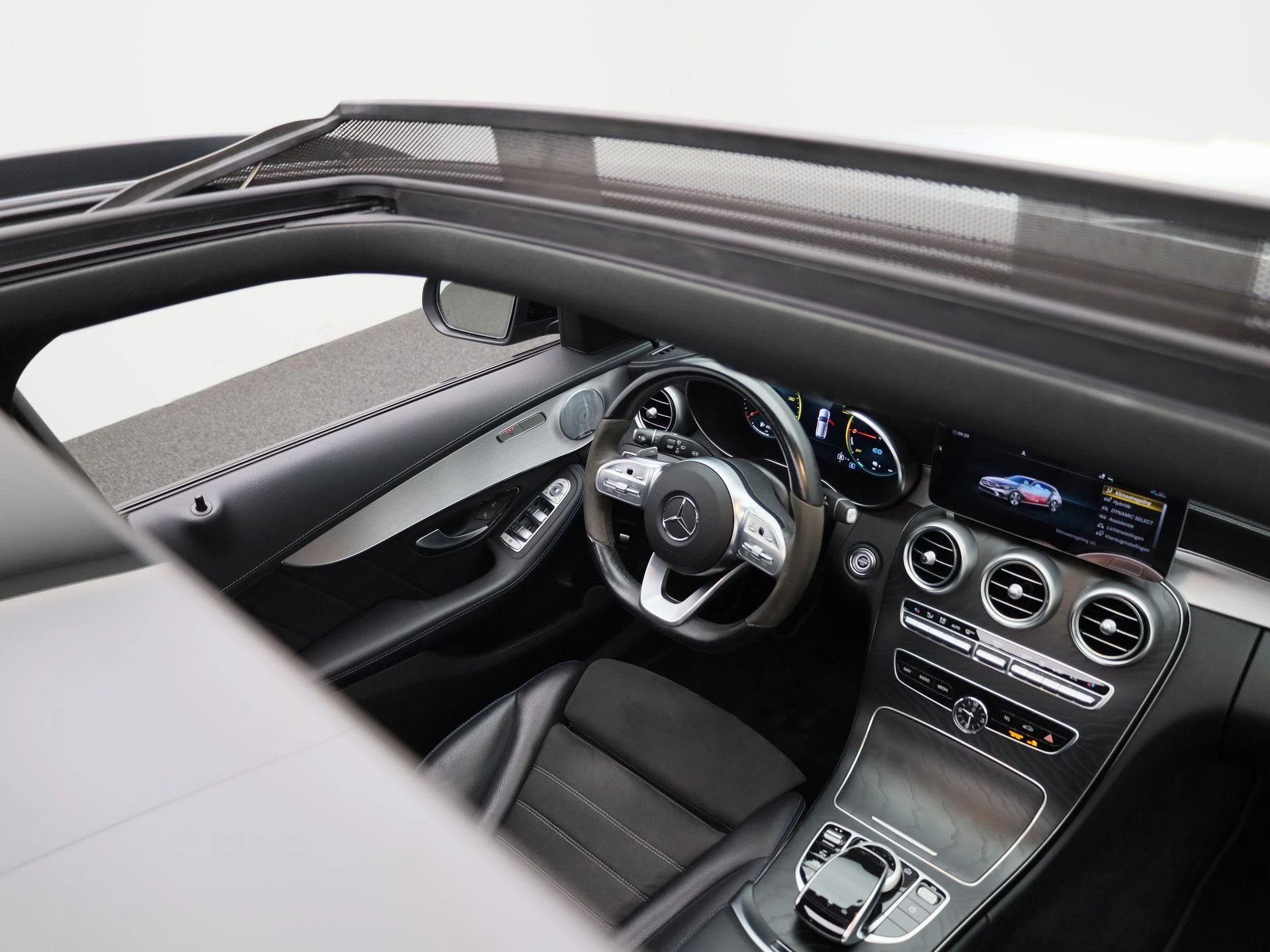 Mercedes-Benz-C-Klasse-image-35