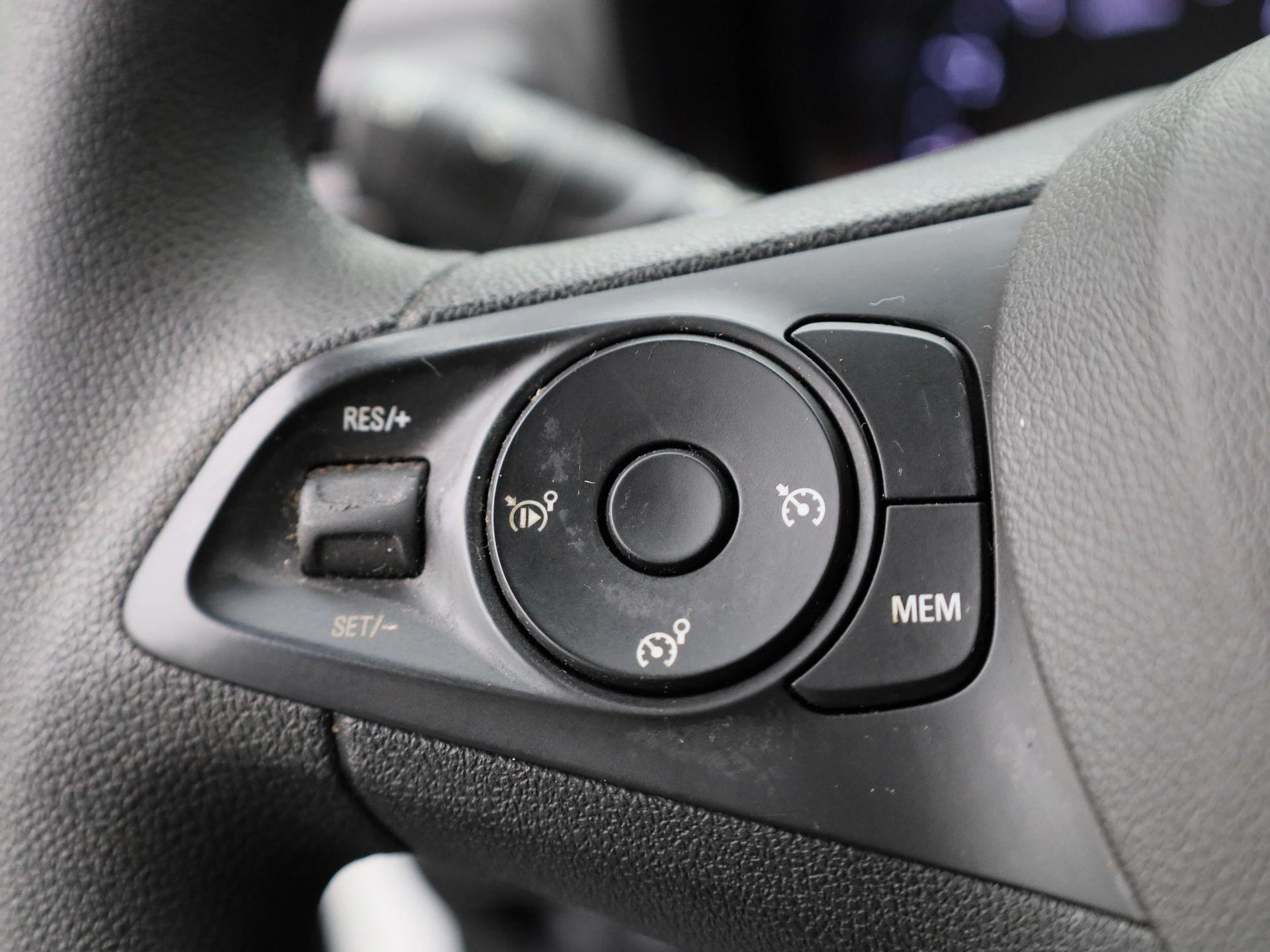 Opel-Combo Life-image-19
