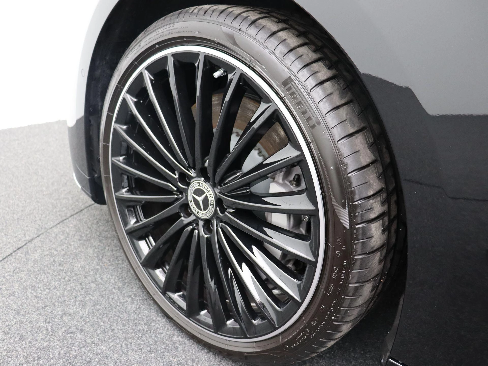 Mercedes-Benz-EQE-image-6