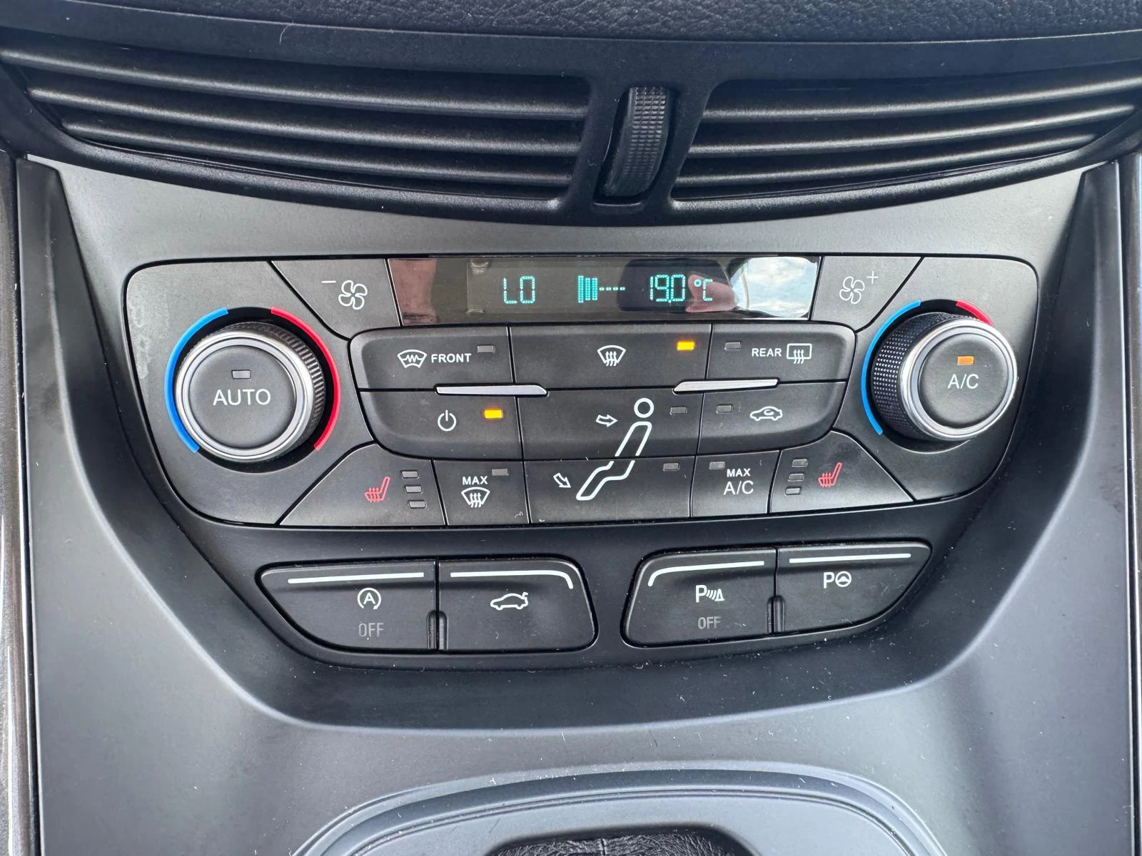 Ford-C-MAX-image-17