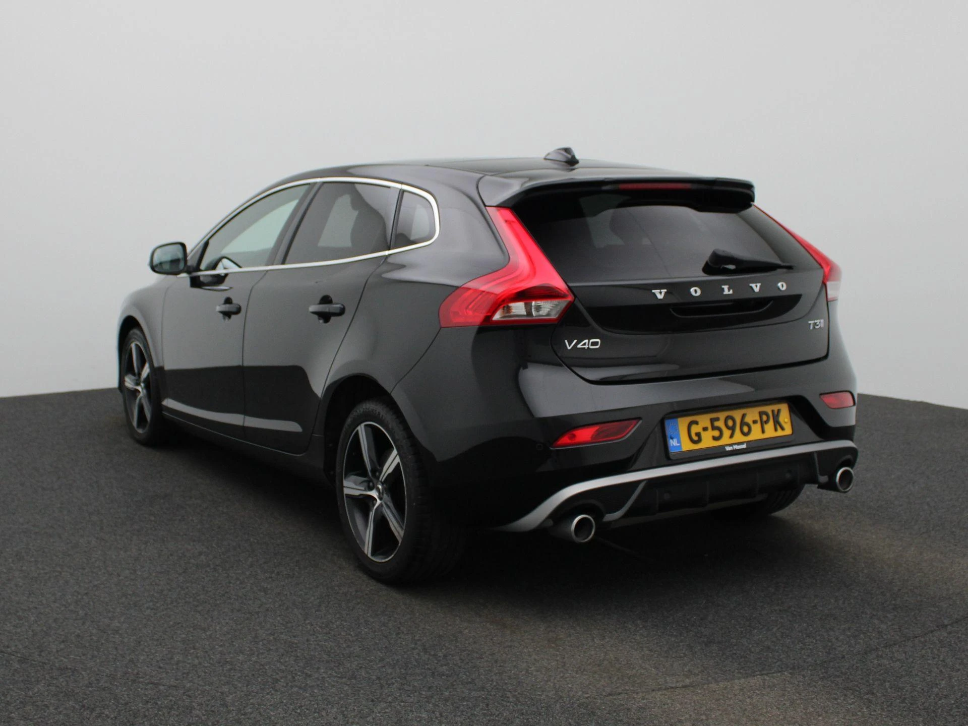 Volvo-V40-image-1