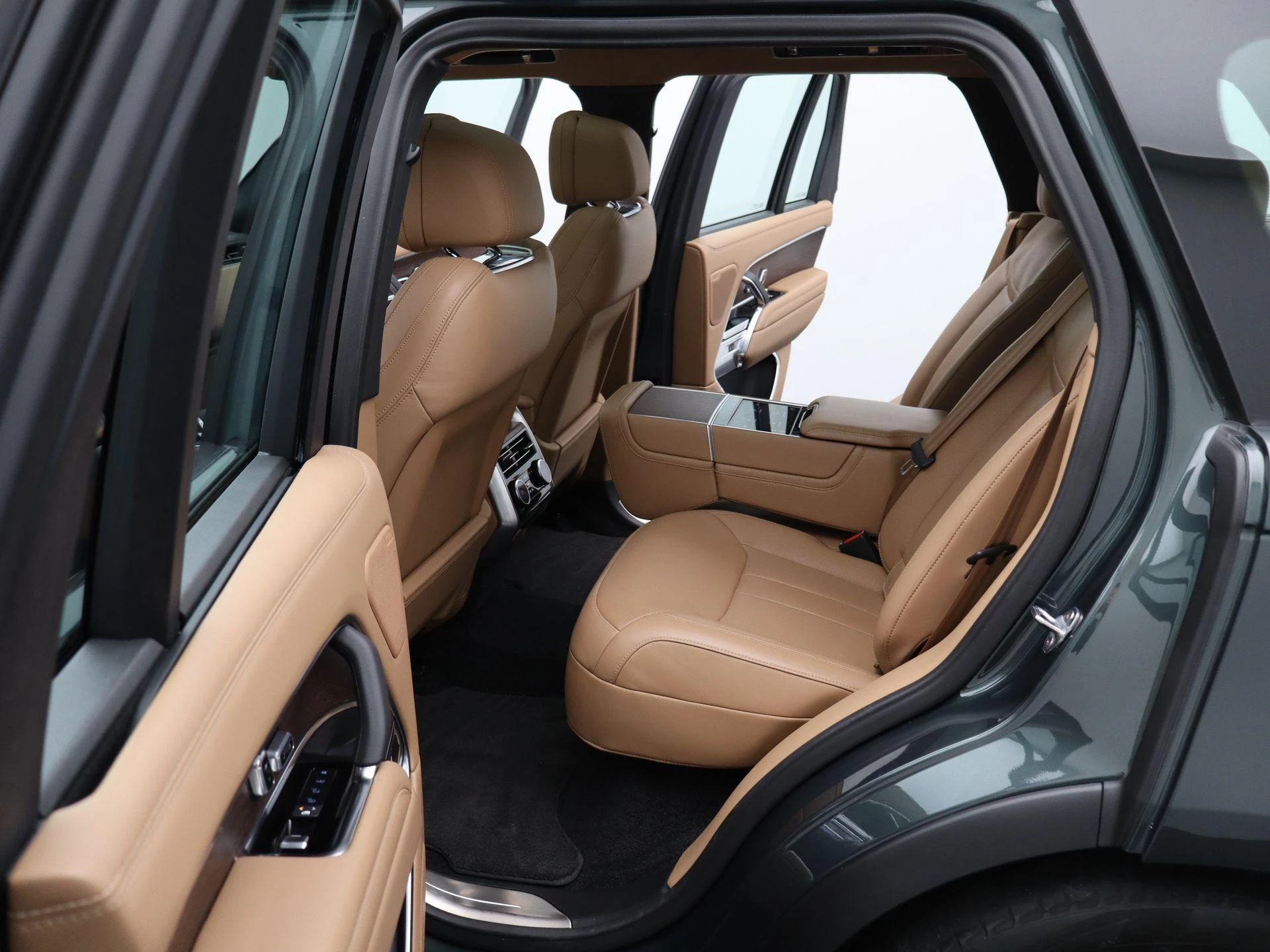 Land Rover-Range Rover-image-12