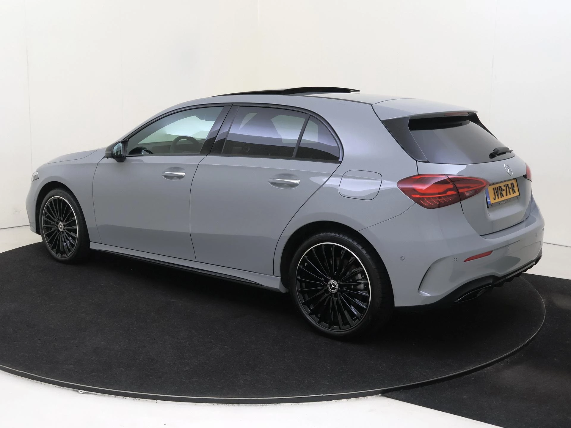 Mercedes-Benz-A-Klasse-image-2