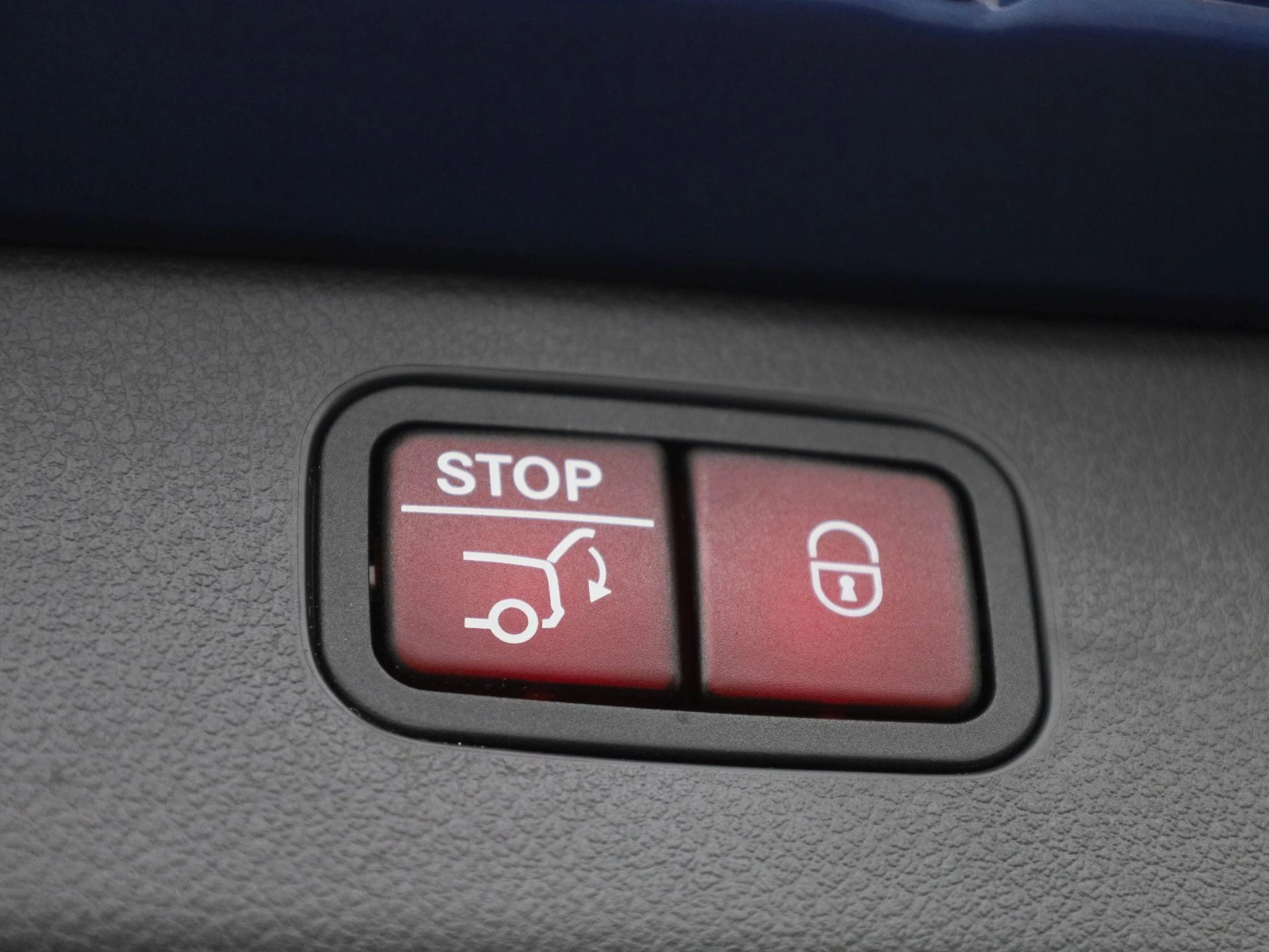Mercedes-Benz-C-Klasse-image-13