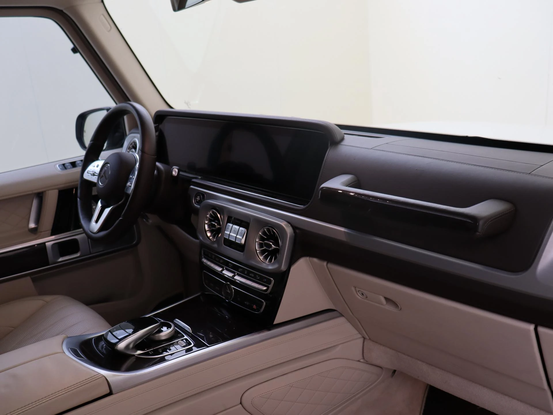 Mercedes-Benz-G-Klasse-image-4